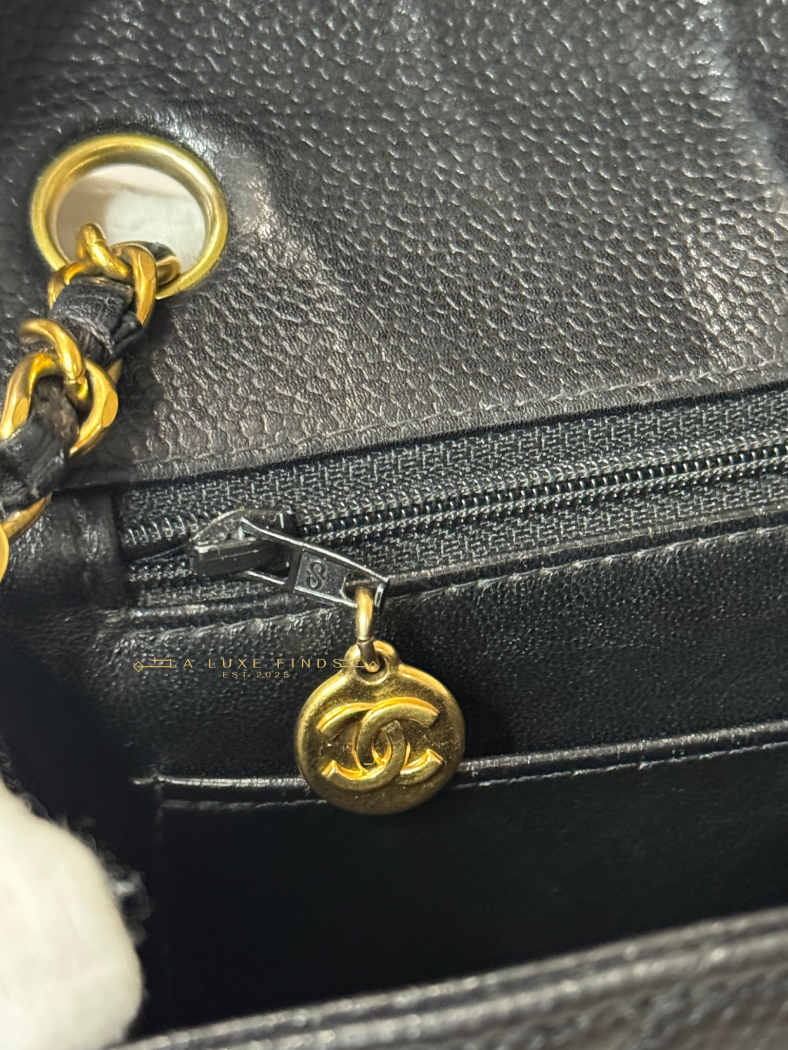 CHANEL 1997 Classic Quilted Caviar Square Single Flap Bag