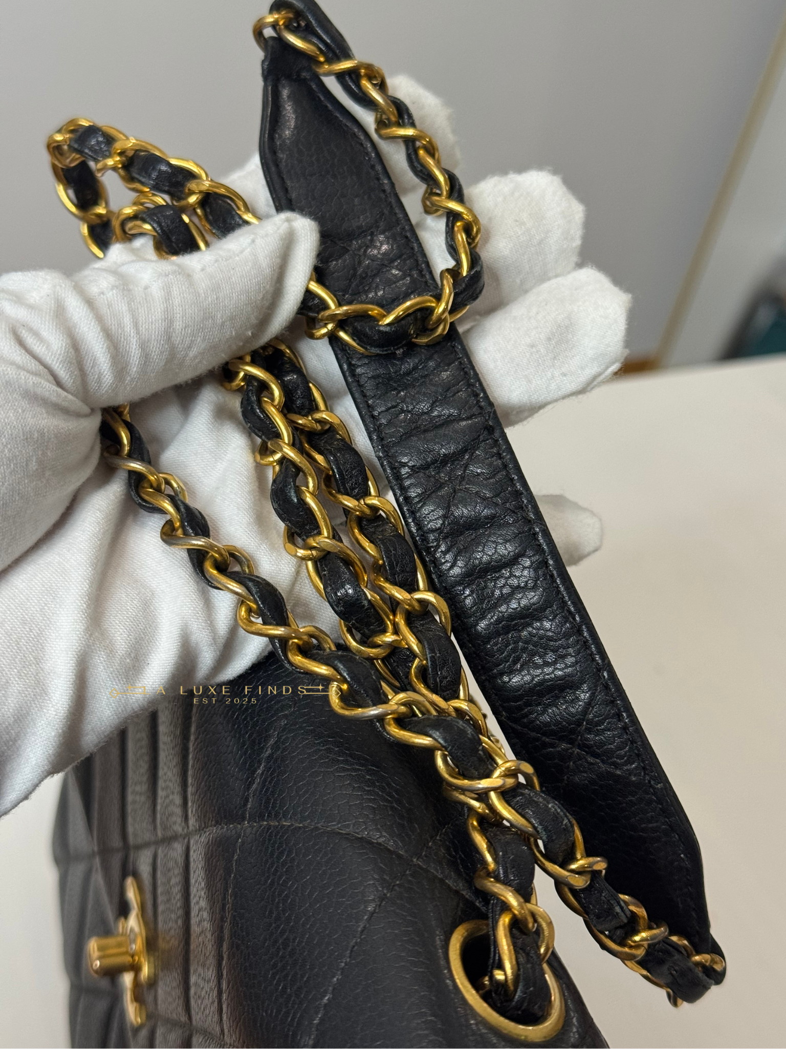 CHANEL 1997 Classic Quilted Caviar Square Single Flap Bag