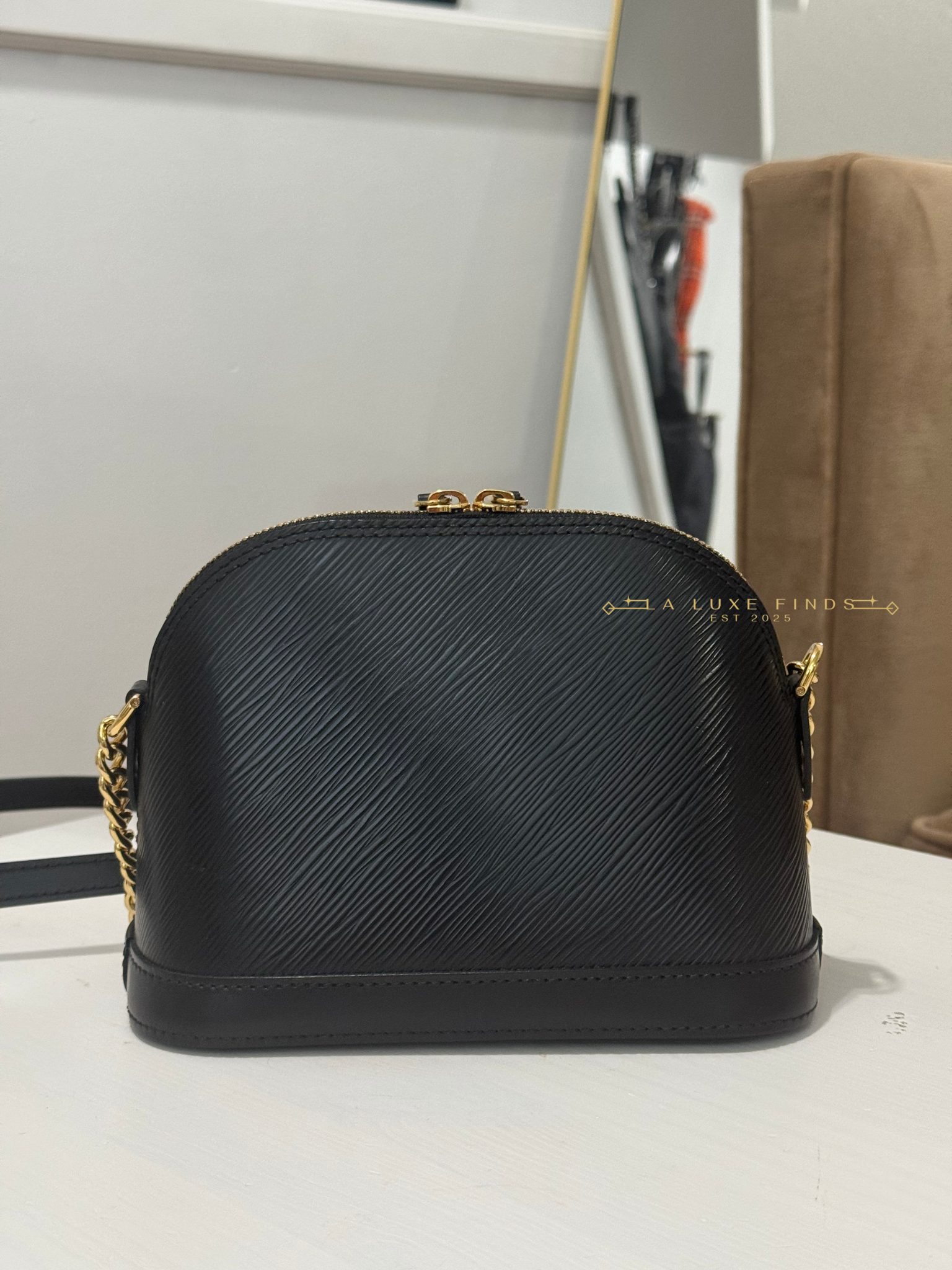 LOUIS VUITTON 2018 Epi Alma Mini Chain Crossbody
