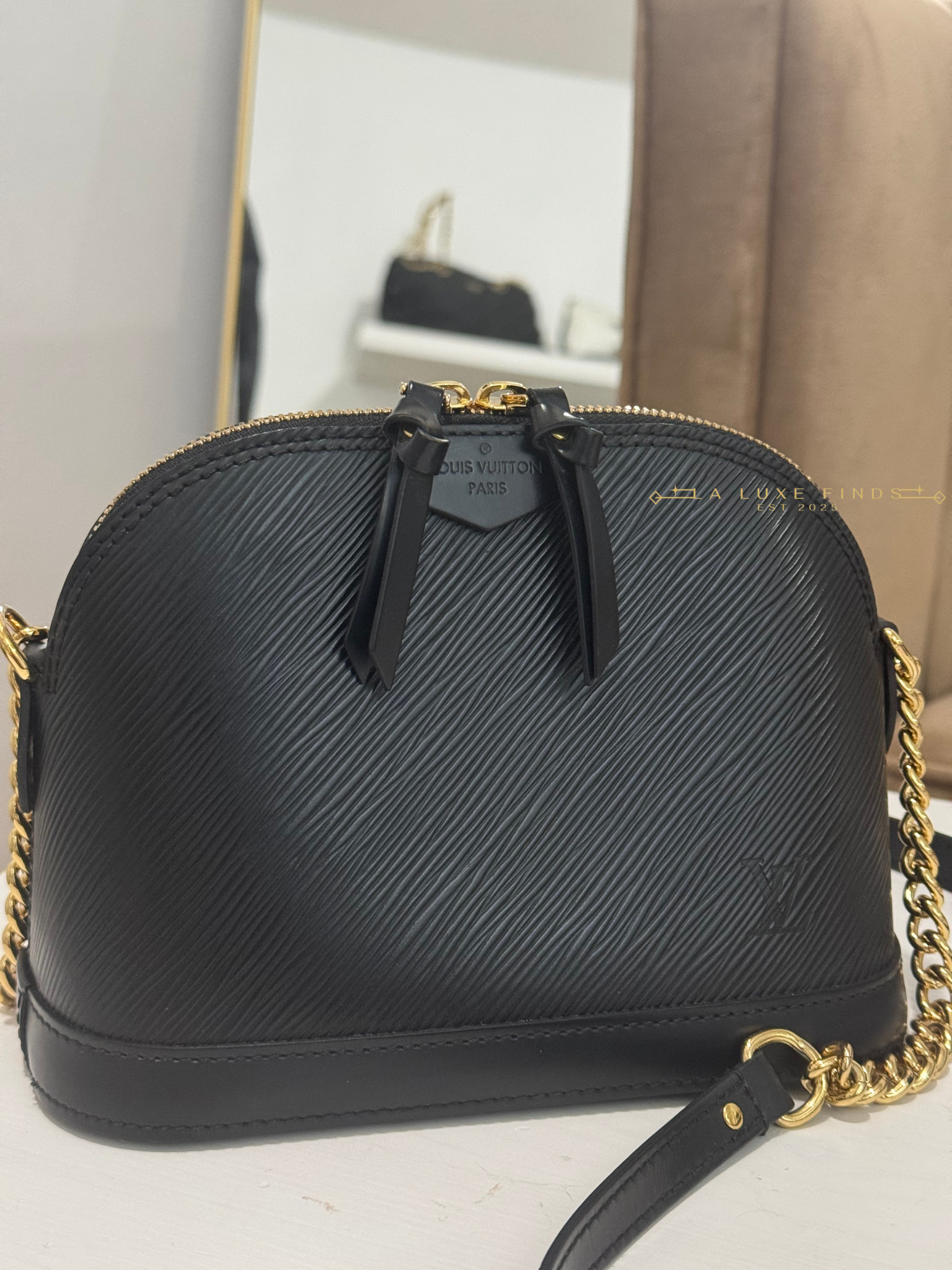 LOUIS VUITTON 2018 Epi Alma Mini Chain Crossbody