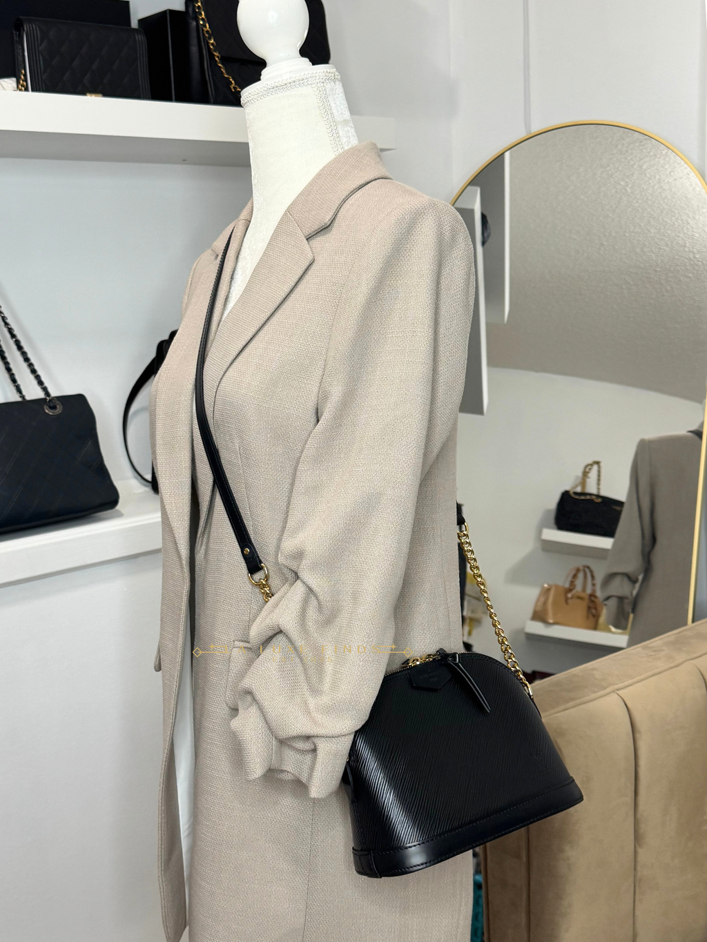 LOUIS VUITTON 2018 Epi Alma Mini Chain Crossbody