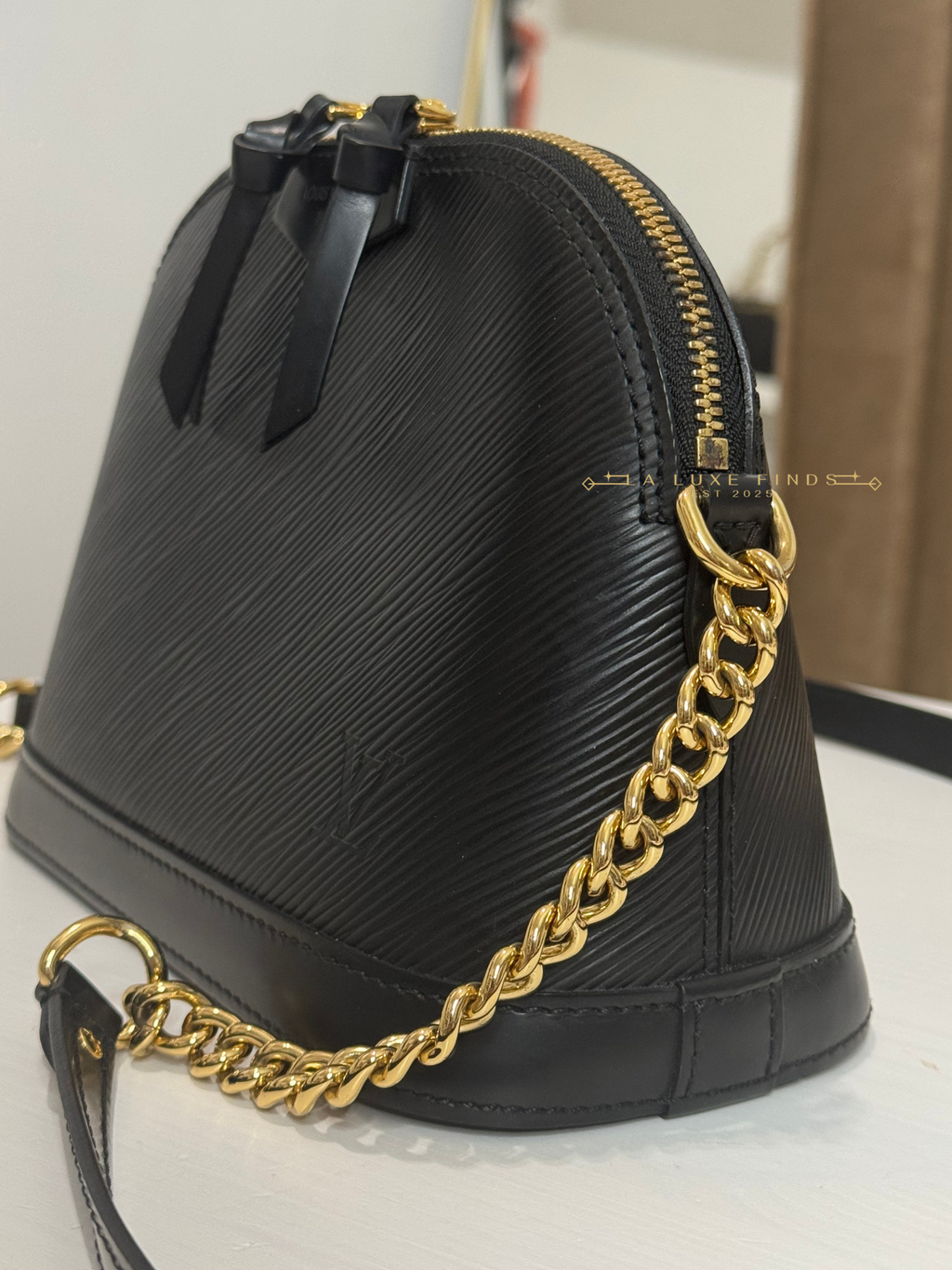 LOUIS VUITTON 2018 Epi Alma Mini Chain Crossbody