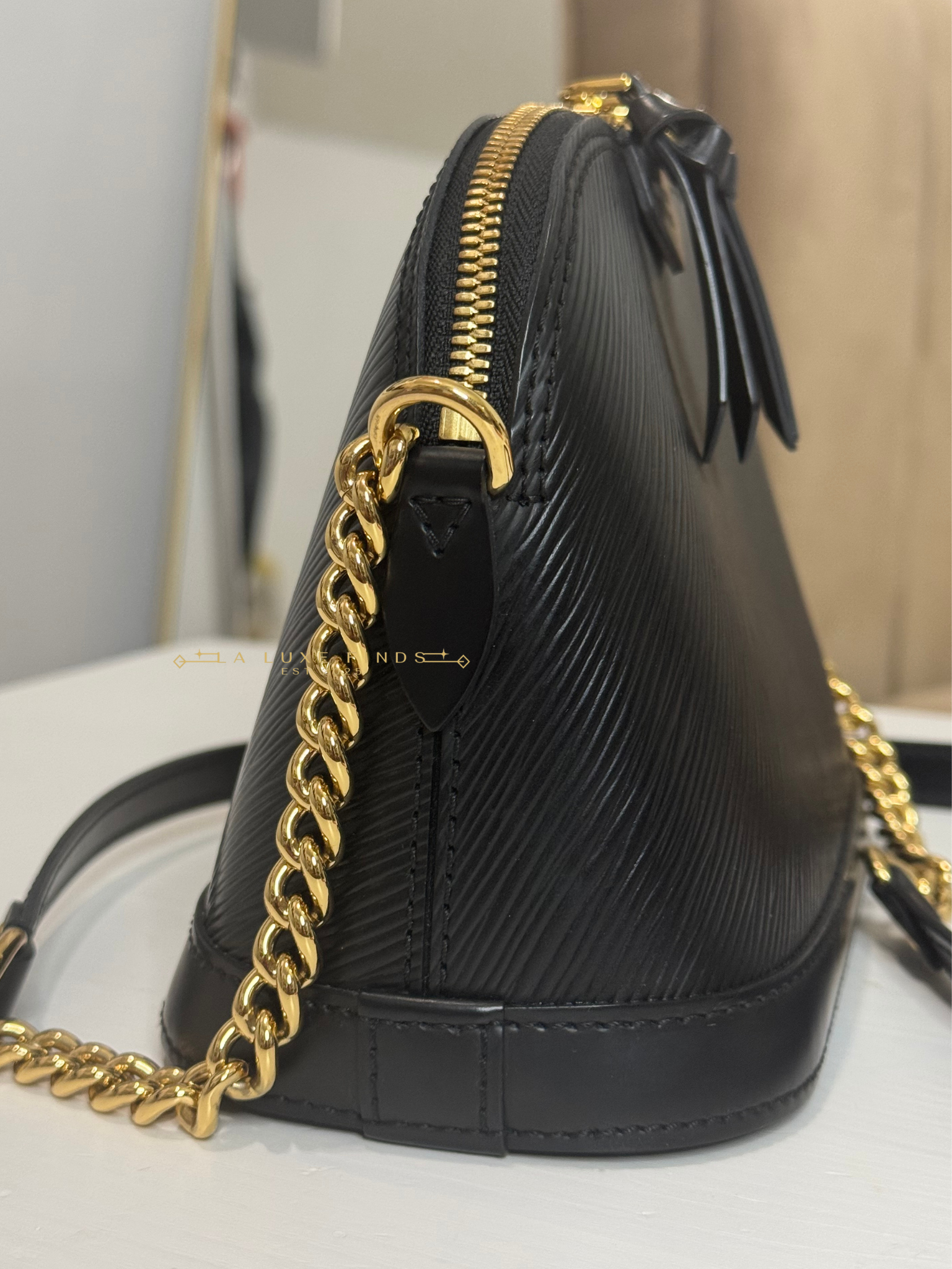 LOUIS VUITTON 2018 Epi Alma Mini Chain Crossbody