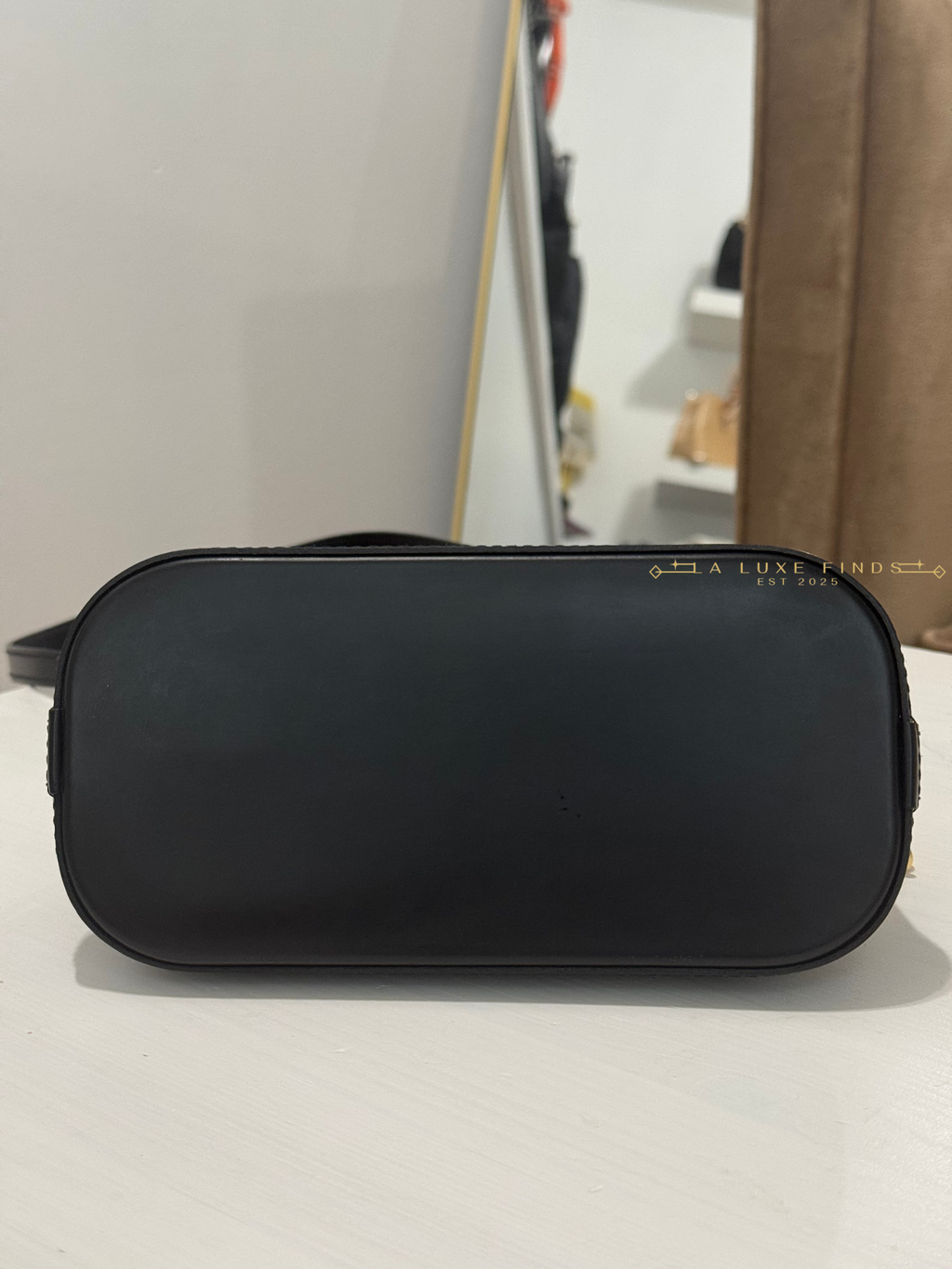 LOUIS VUITTON 2018 Epi Alma Mini Chain Crossbody