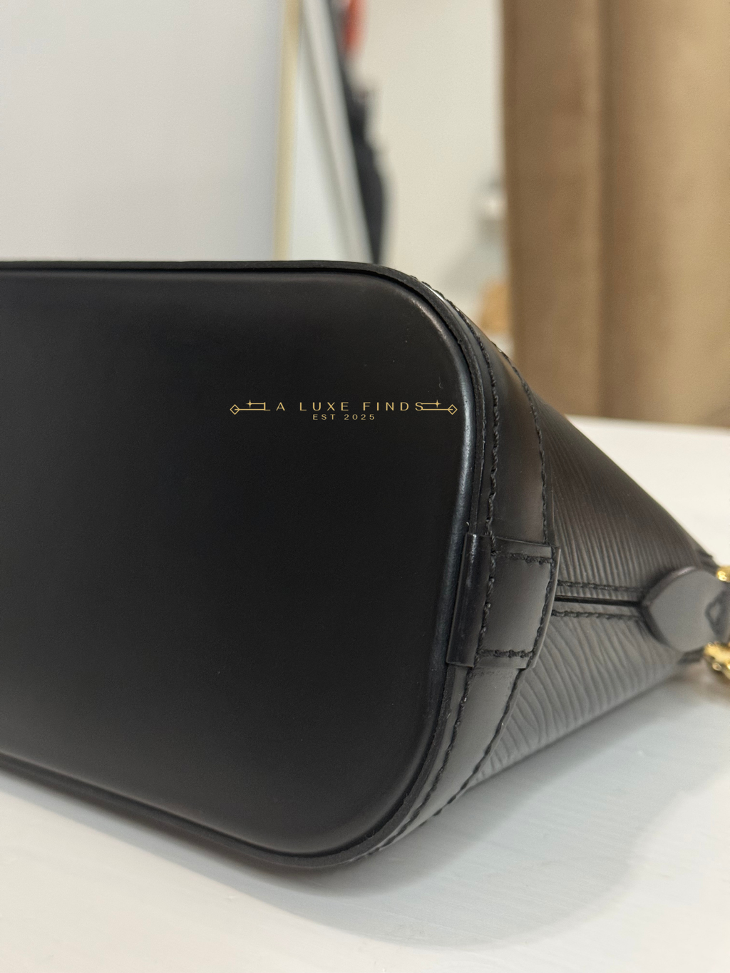 LOUIS VUITTON 2018 Epi Alma Mini Chain Crossbody