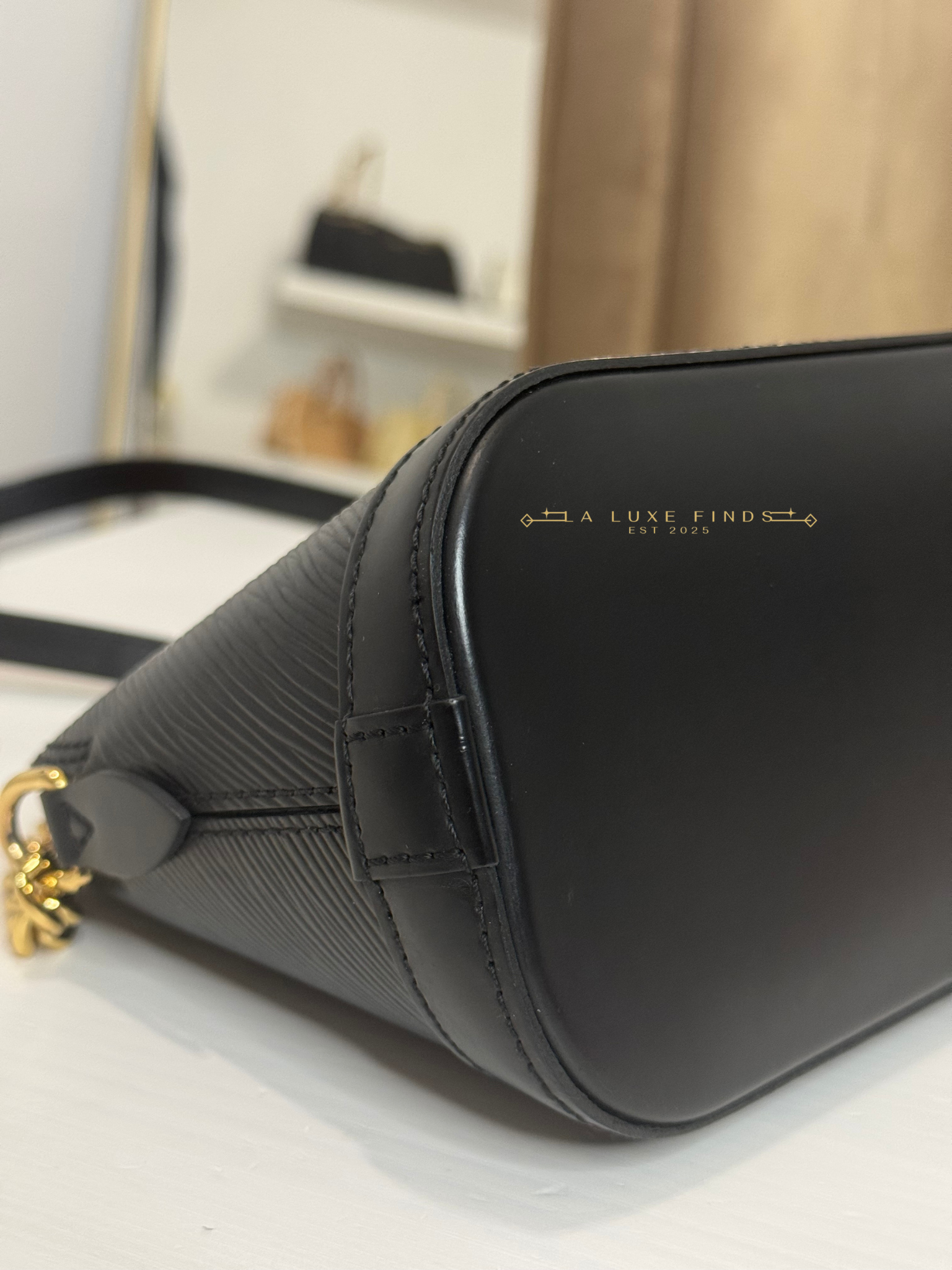 LOUIS VUITTON 2018 Epi Alma Mini Chain Crossbody