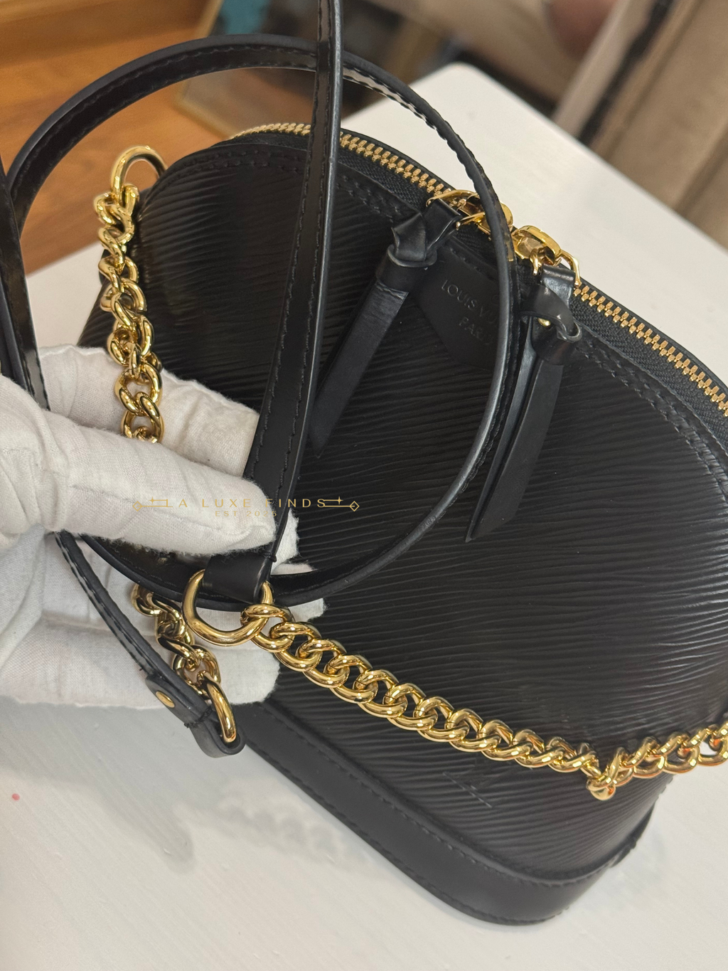 LOUIS VUITTON 2018 Epi Alma Mini Chain Crossbody