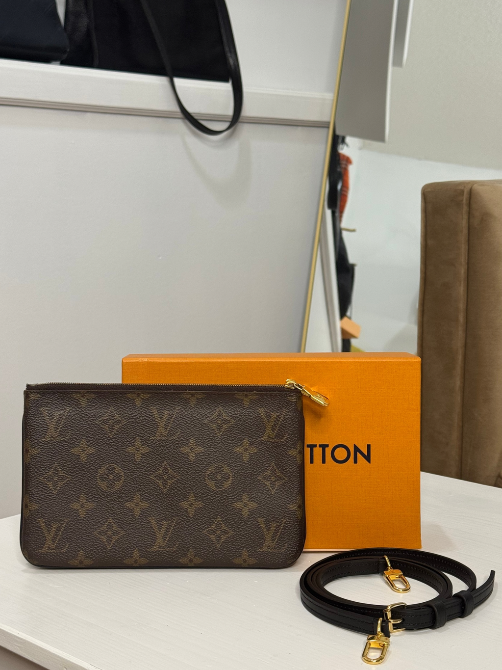 LOUIS VUITTON Double Zip Pochette Reverse Monogram Giant