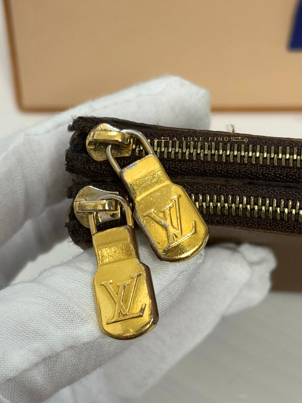 LOUIS VUITTON Double Zip Pochette Reverse Monogram Giant