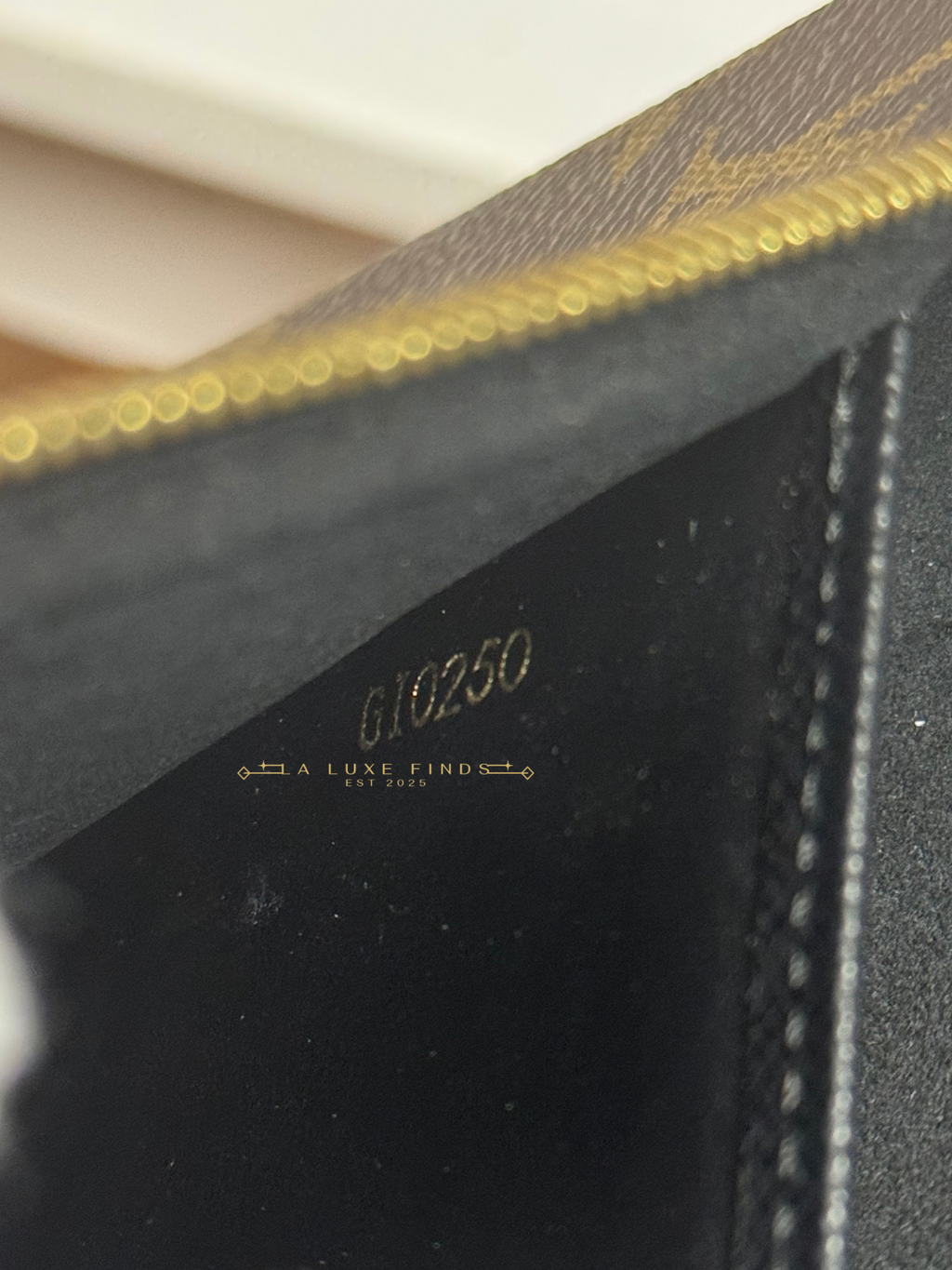 LOUIS VUITTON Double Zip Pochette Reverse Monogram Giant