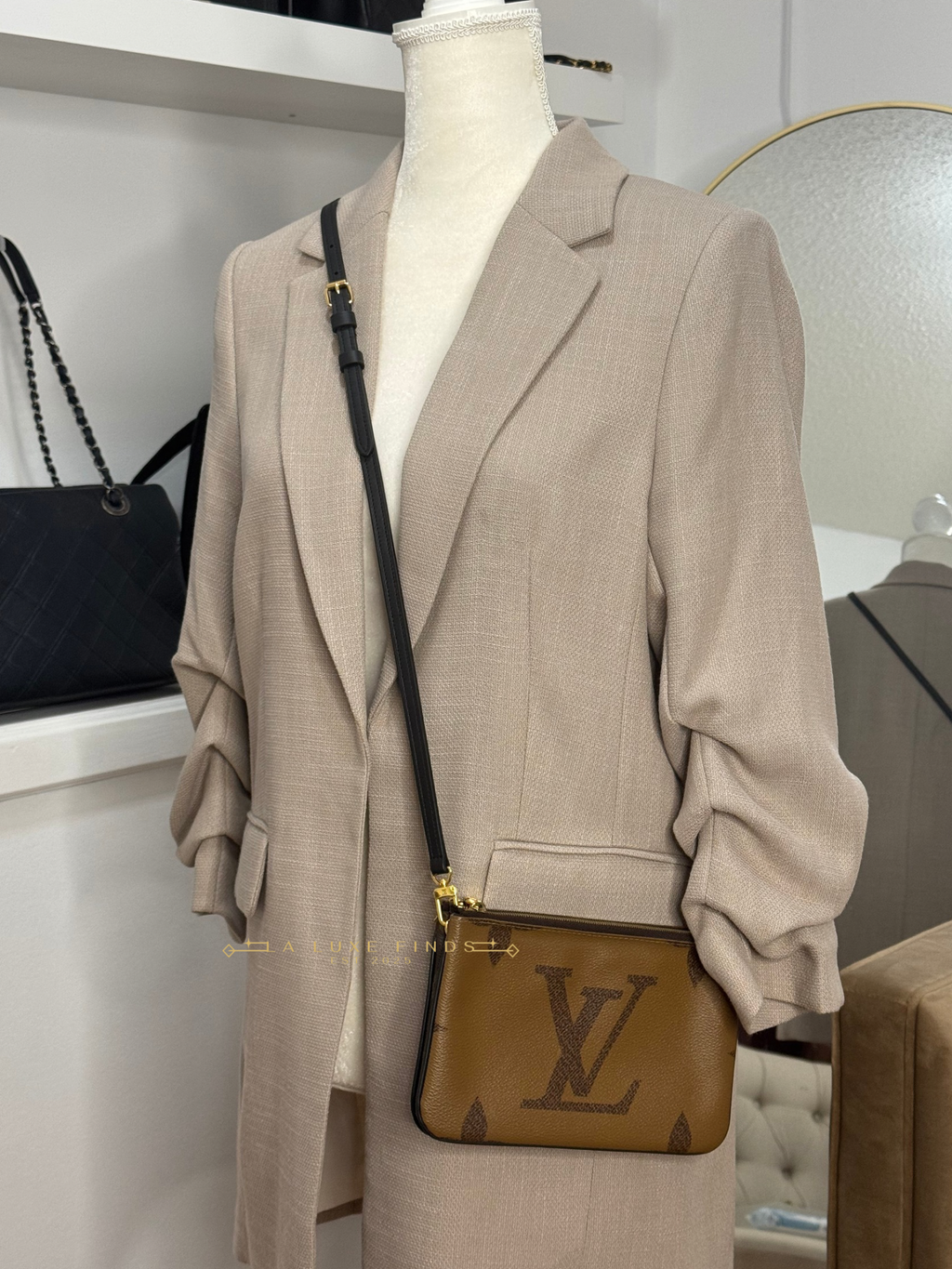 LOUIS VUITTON Double Zip Pochette Reverse Monogram Giant