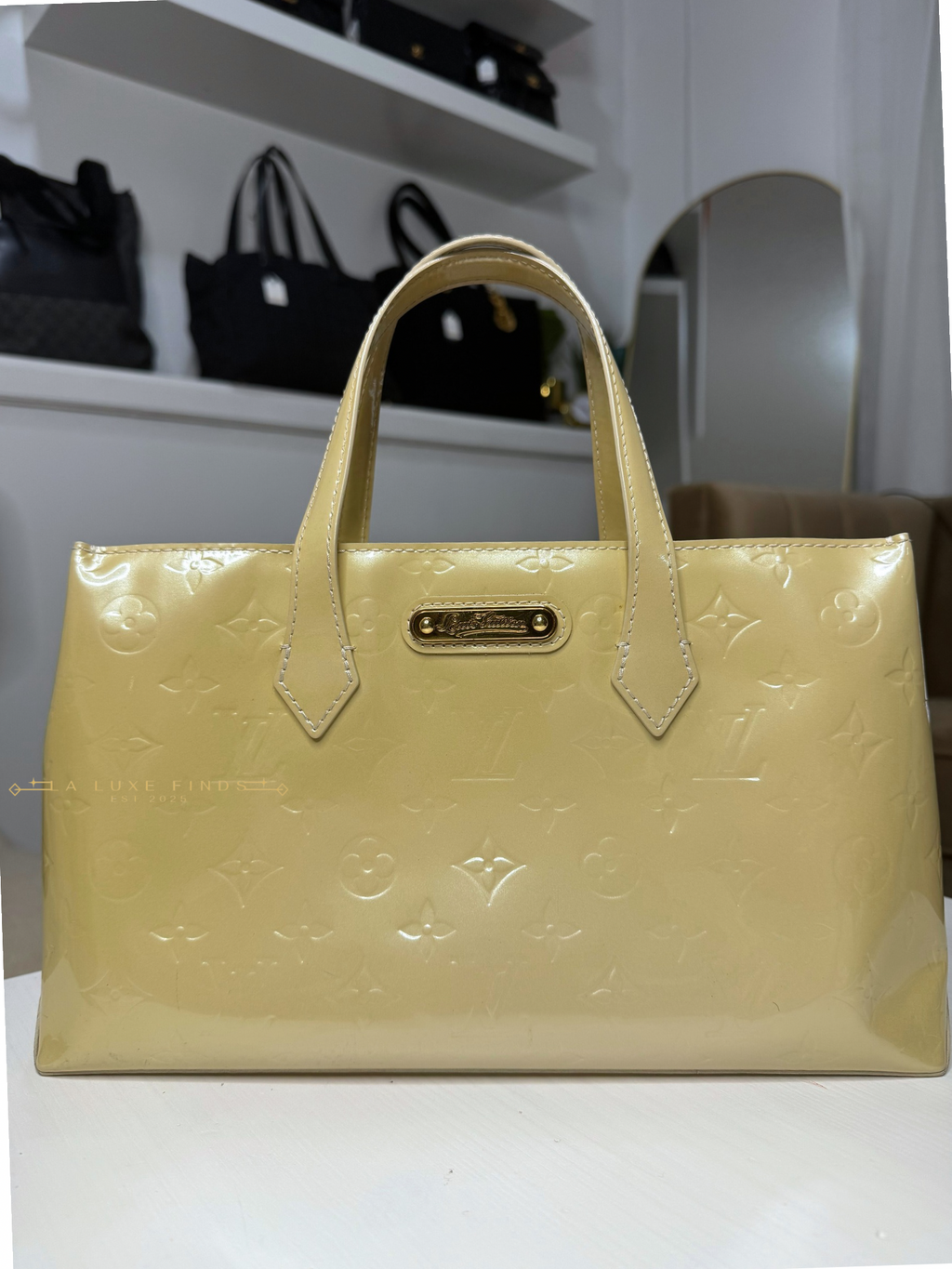 LOUIS VUITTON Vernis Wilshire PM