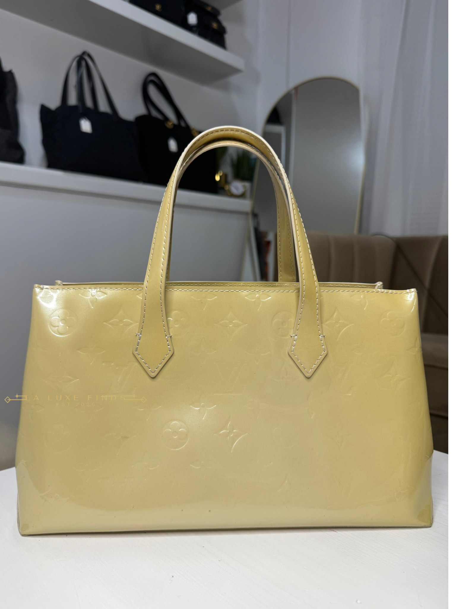 LOUIS VUITTON Vernis Wilshire PM