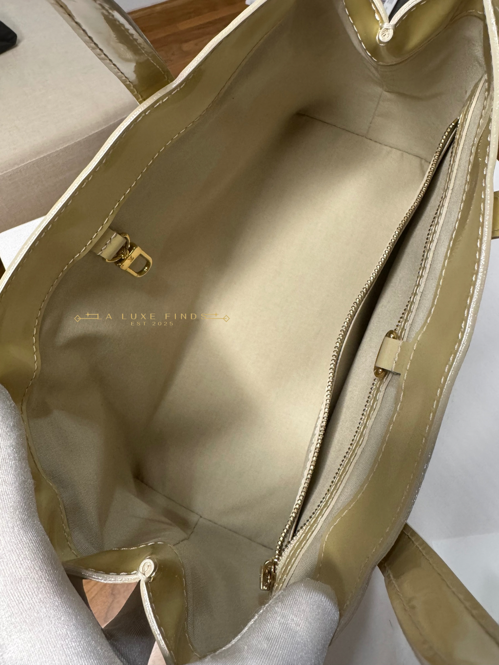 LOUIS VUITTON Vernis Wilshire PM