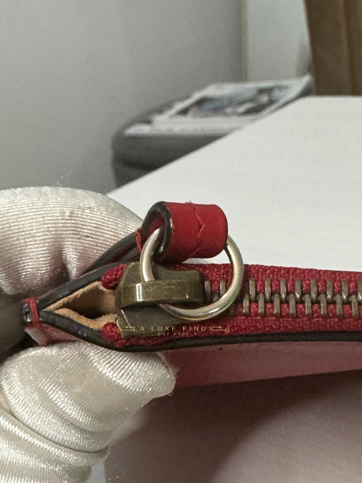 GUCCI Ghost Diamond Print Clutch