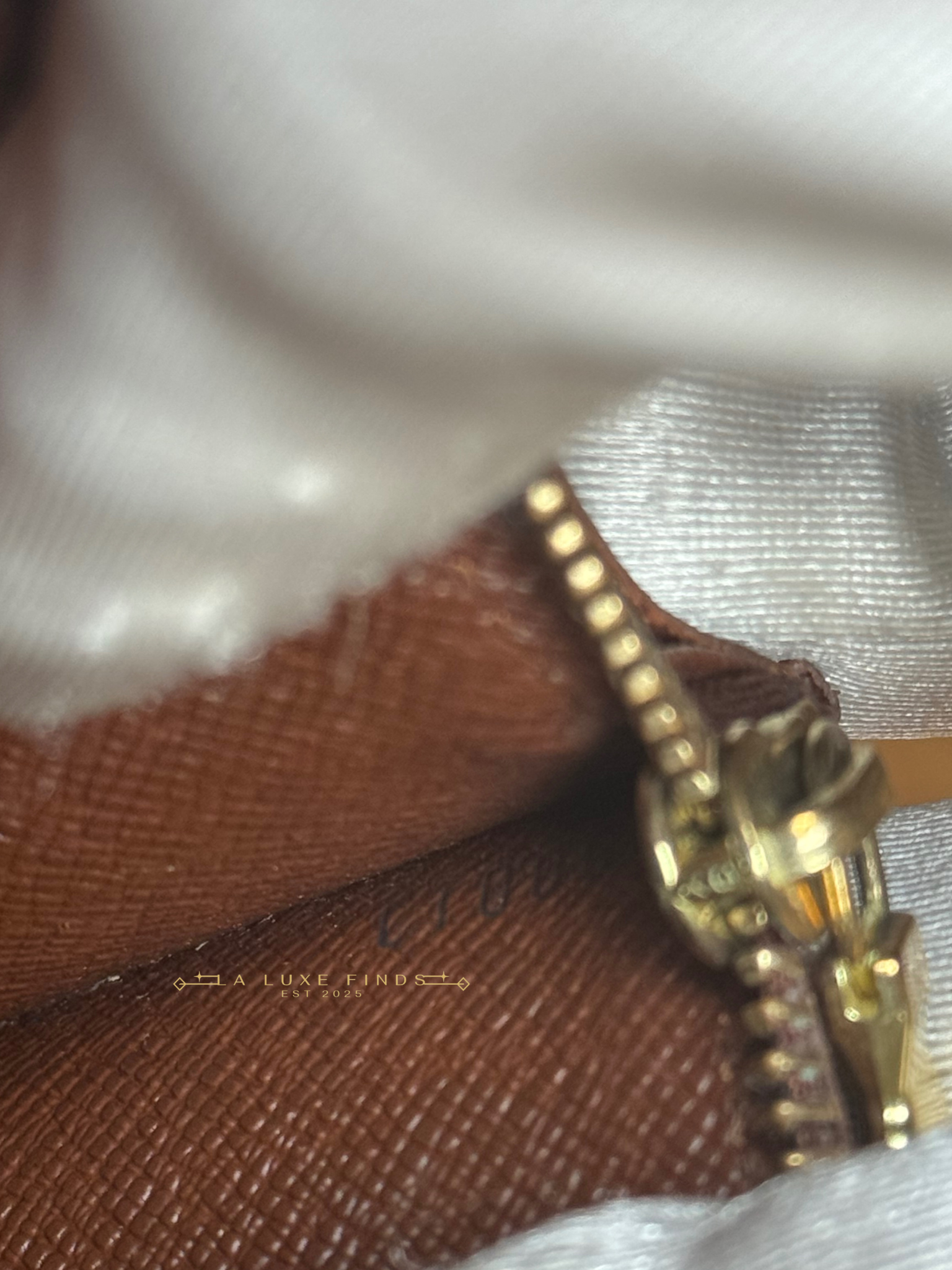 LOUIS VUITTON Monogram Portefeuille Sarah Long Wallet