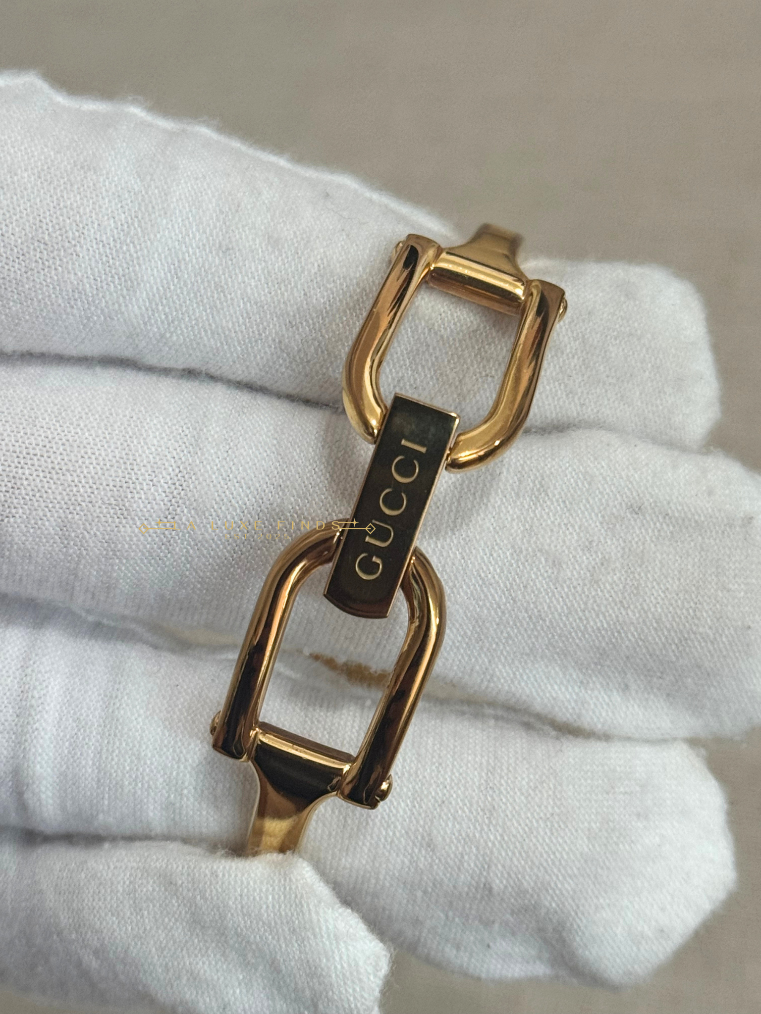 GUCCI 1500L 12mm Pink MOP Women's Bangle Watch