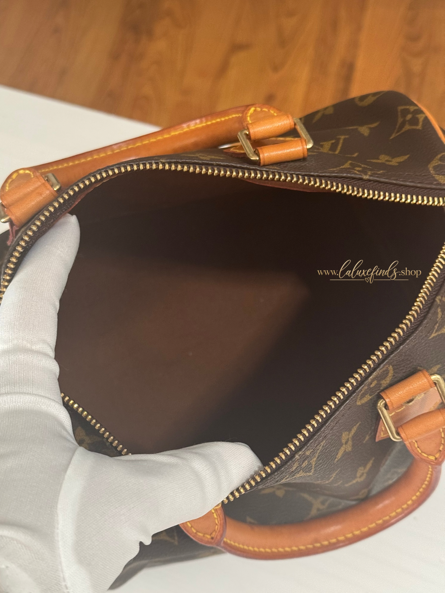 LOUIS VUITTON 1999 Monogram Speedy 25