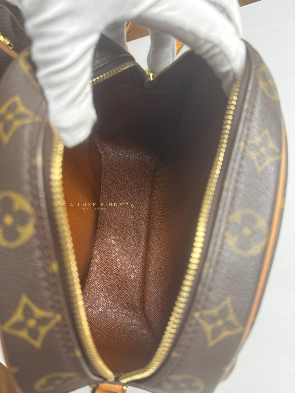LOUIS VUITTON 2000 Monogram Blois