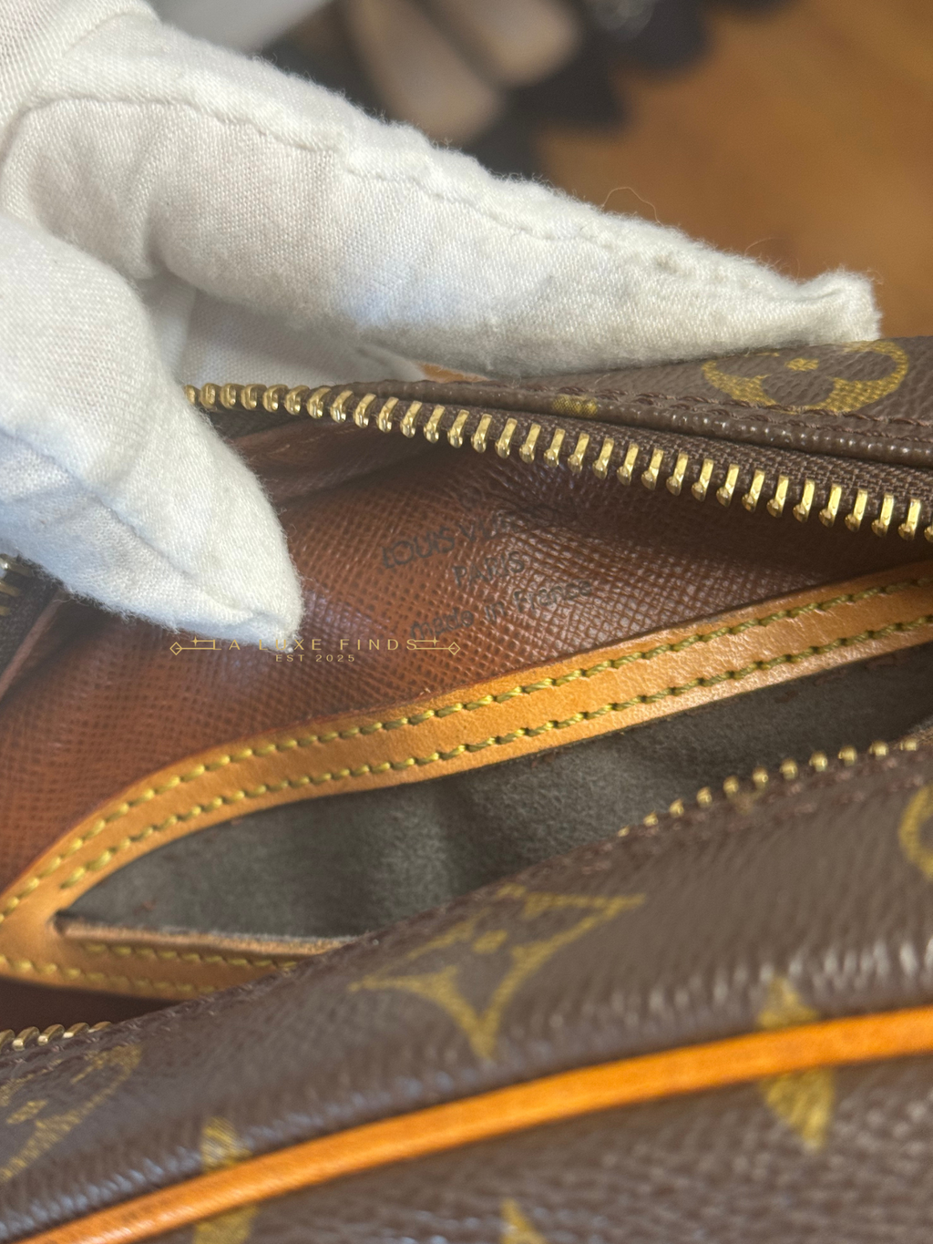 LOUIS VUITTON 2000 Monogram Blois