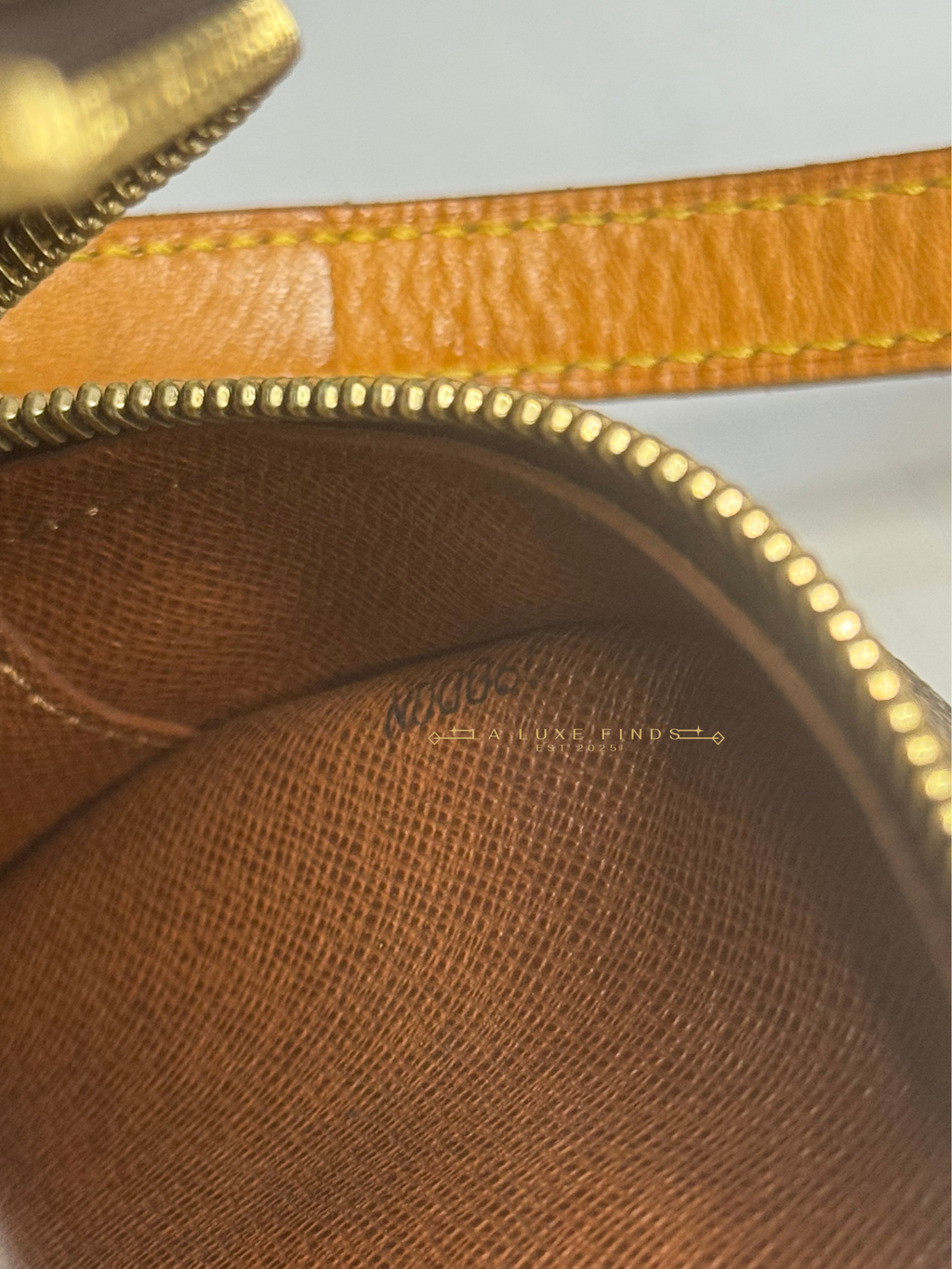 LOUIS VUITTON 2000 Monogram Blois