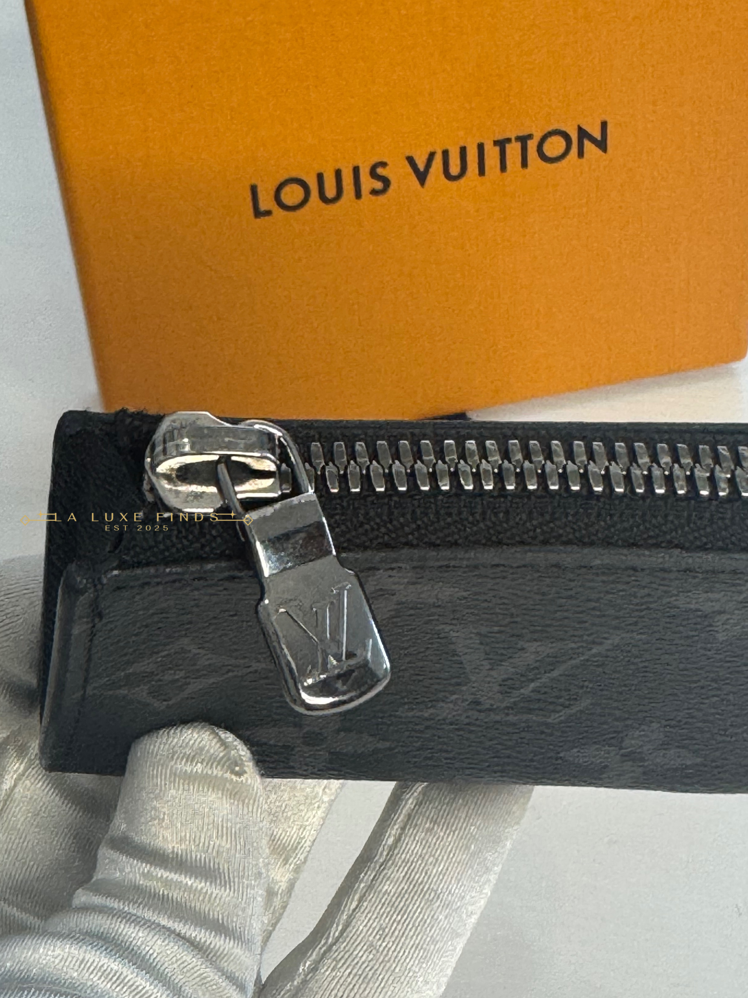 LOUIS VUITTON Monogram Eclipse Porte Monnaie Coin Card Case