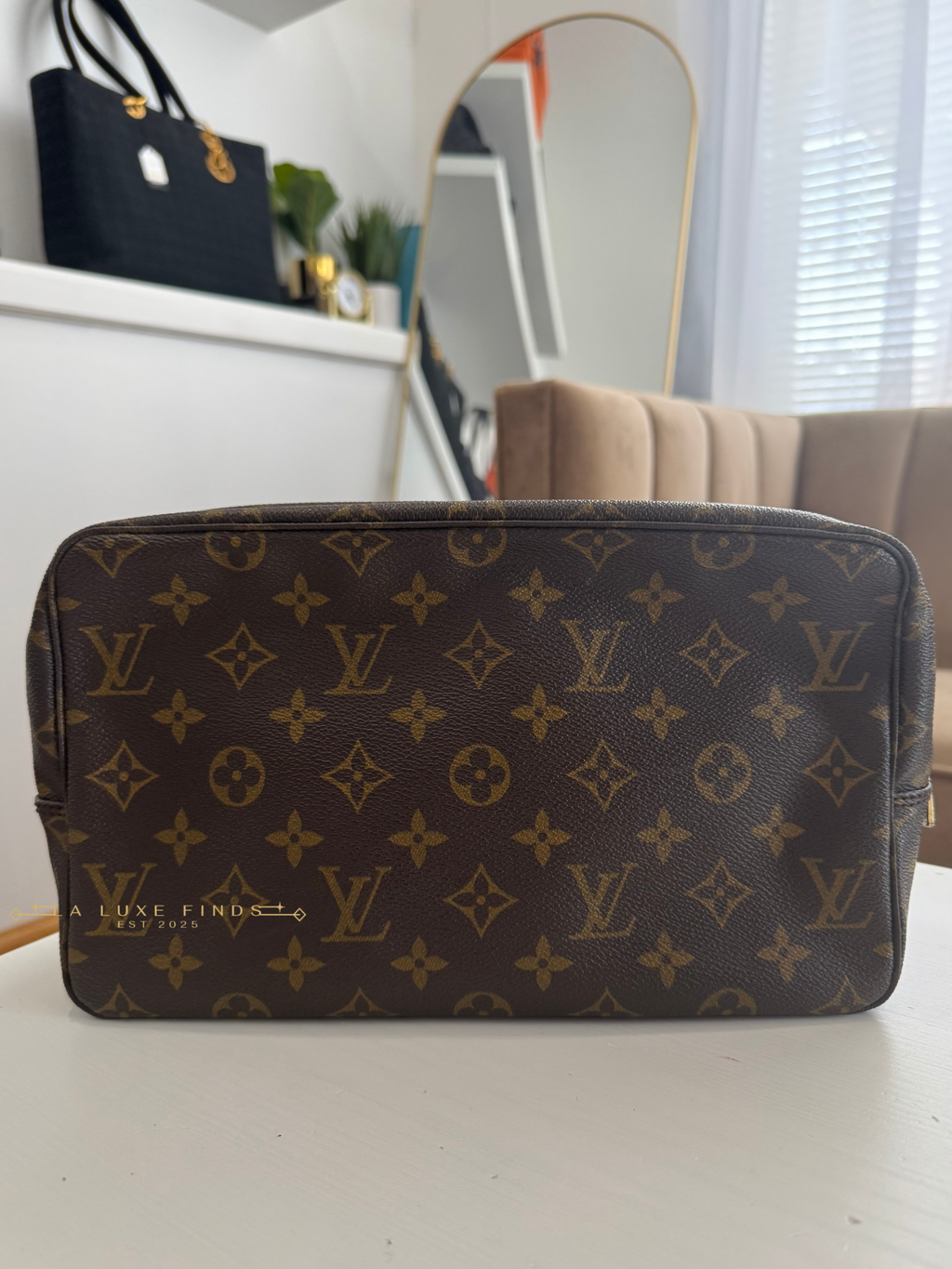 LOUIS VUITTON Monogram Trousse Toilette 28