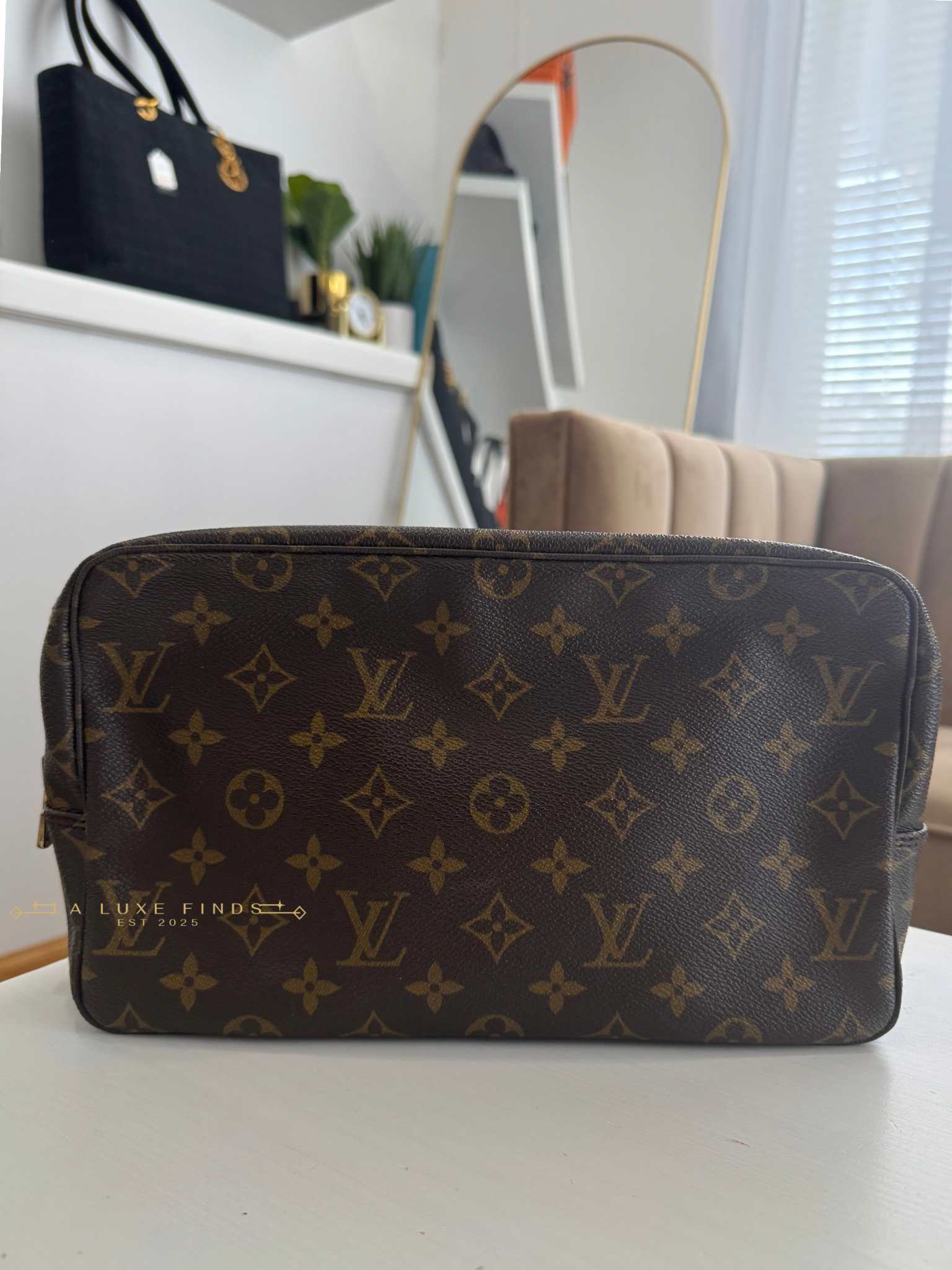 LOUIS VUITTON Monogram Trousse Toilette 28