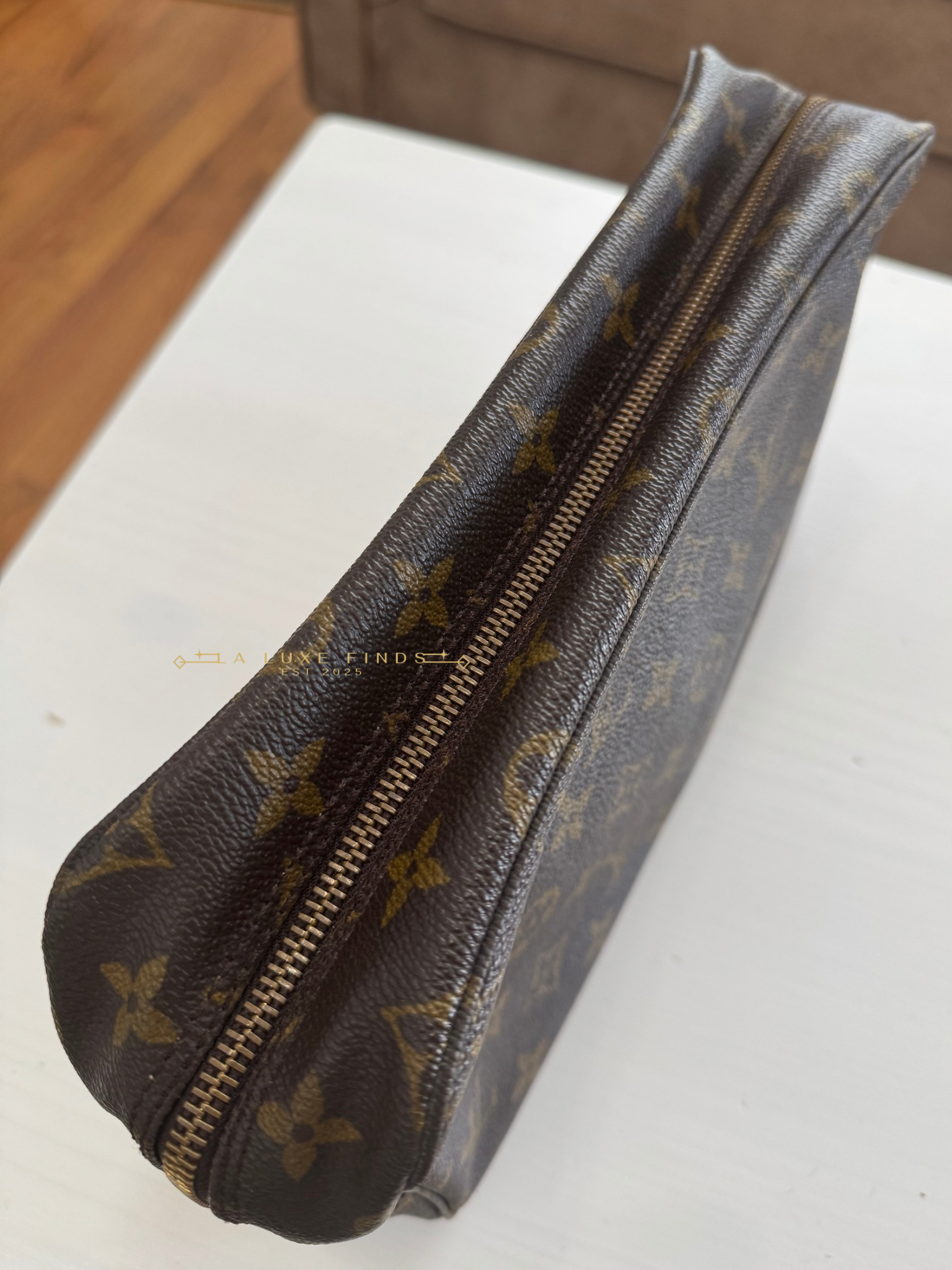 LOUIS VUITTON Monogram Trousse Toilette 28