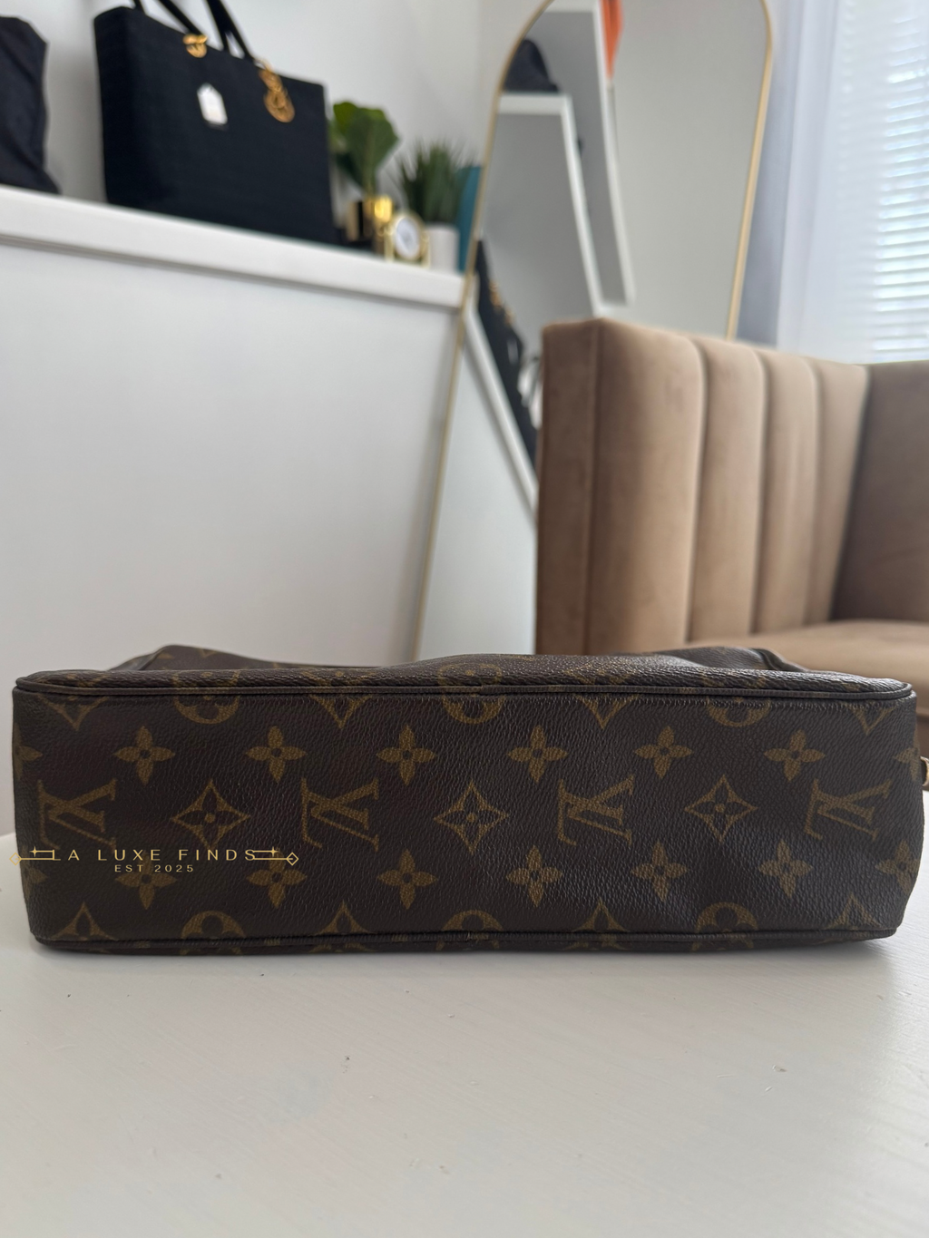 LOUIS VUITTON Monogram Trousse Toilette 28