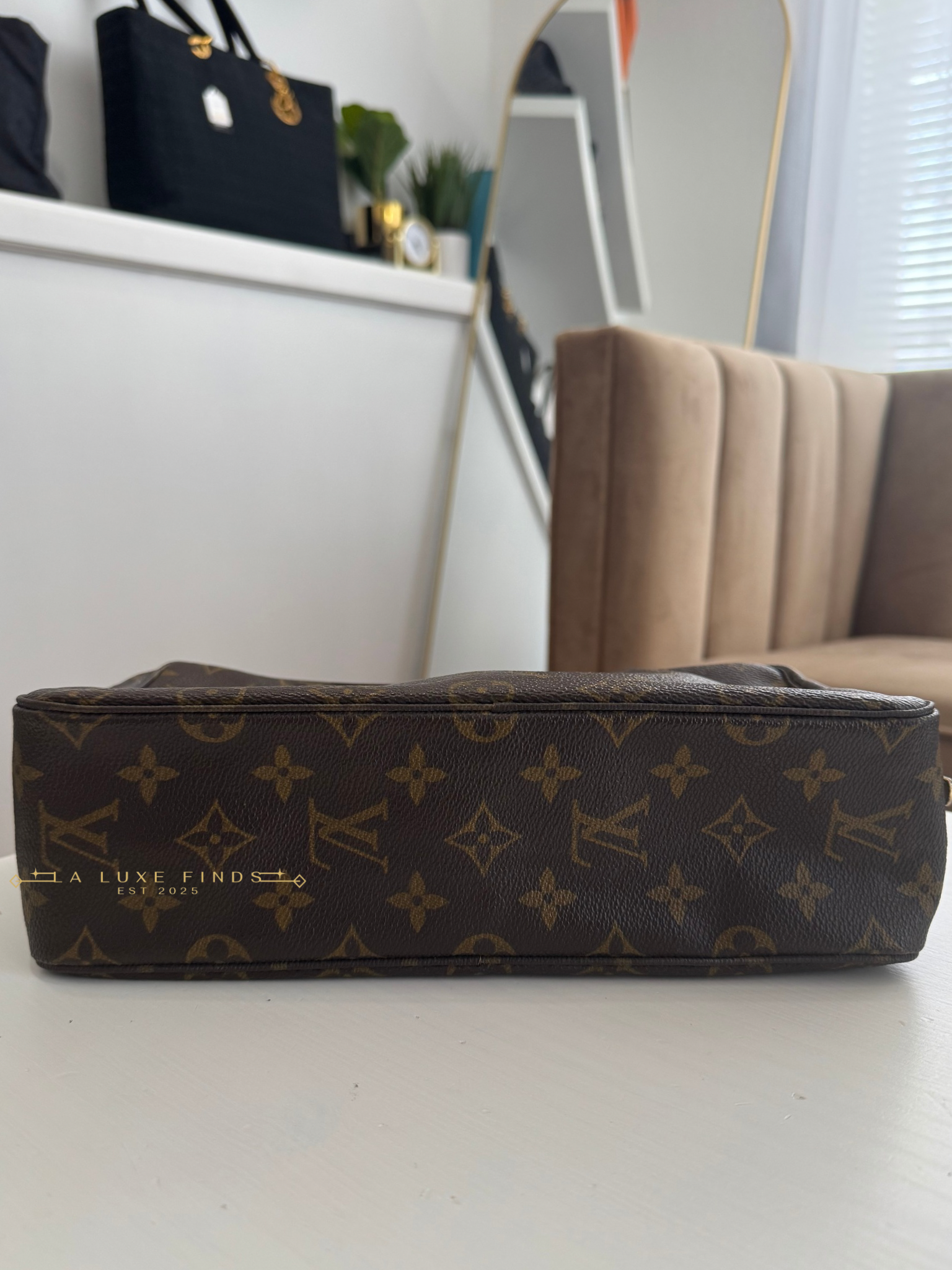 LOUIS VUITTON Monogram Trousse Toilette 28