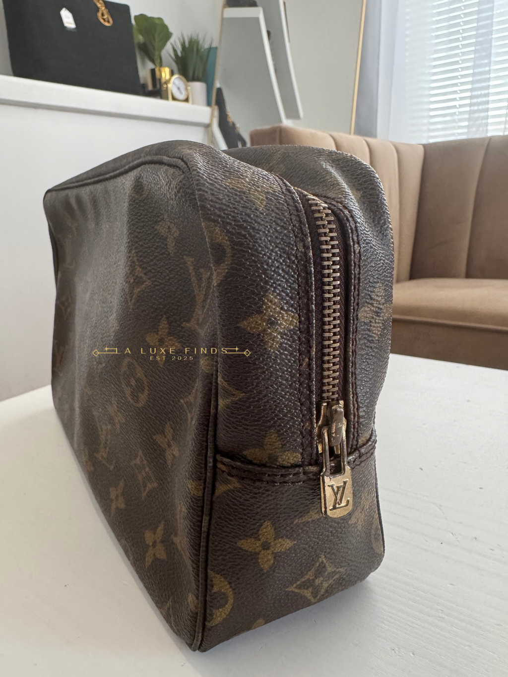 LOUIS VUITTON Monogram Trousse Toilette 28