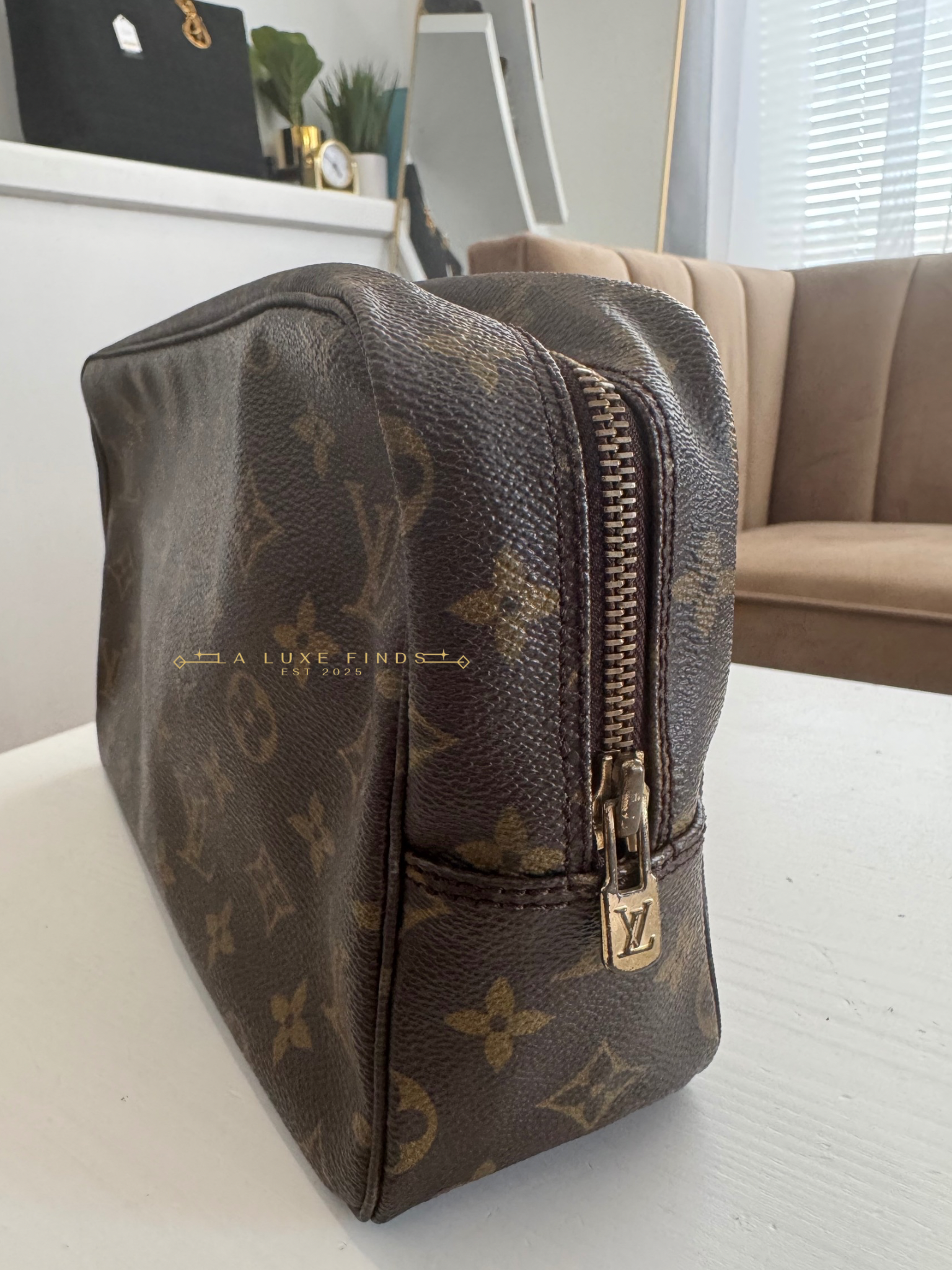 LOUIS VUITTON Monogram Trousse Toilette 28