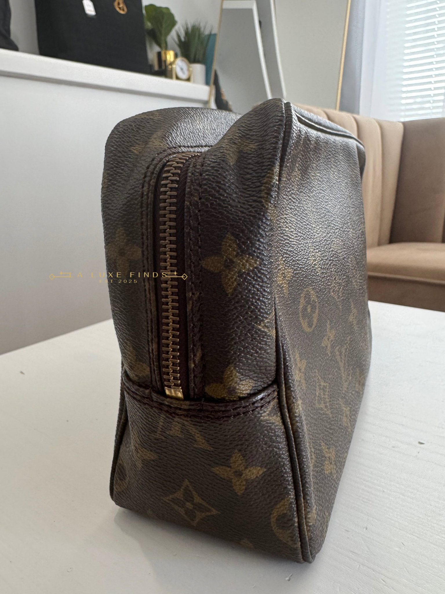 LOUIS VUITTON Monogram Trousse Toilette 28
