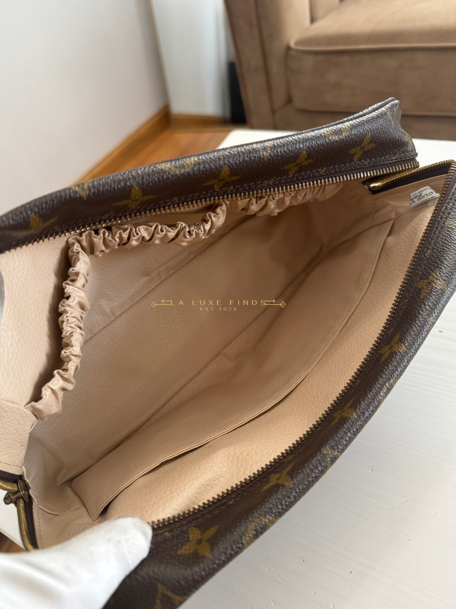 LOUIS VUITTON Monogram Trousse Toilette 28