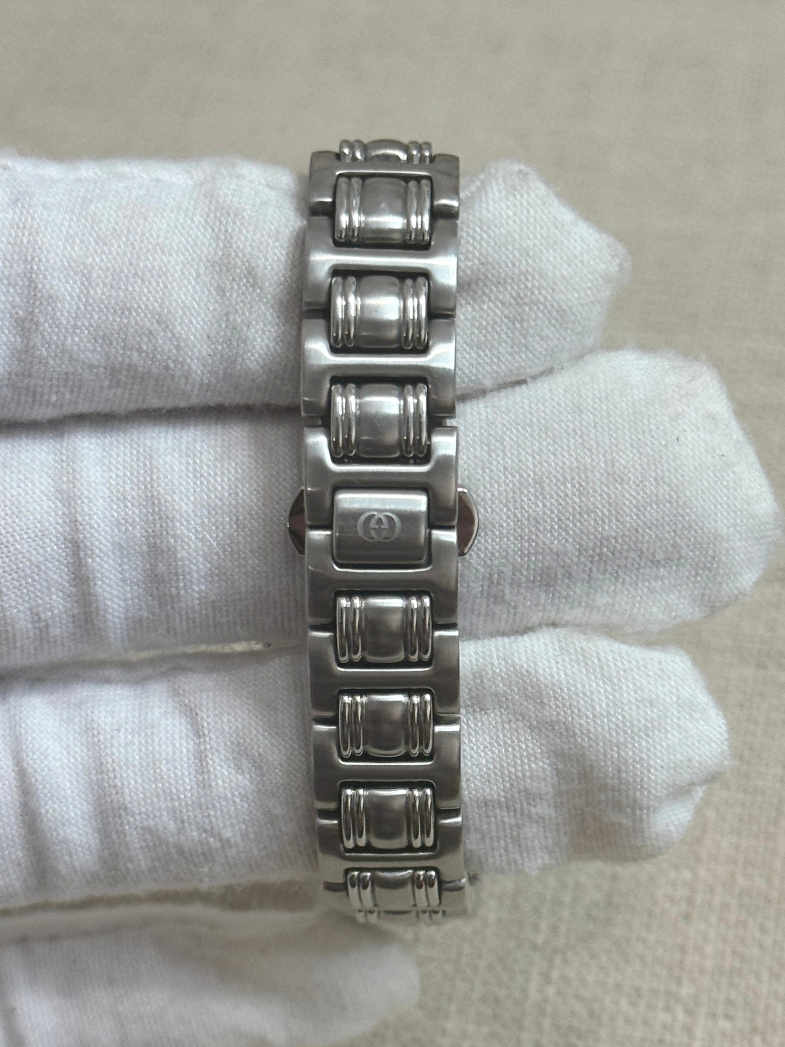 GUCCI 9040L 25mm Women’s Watch