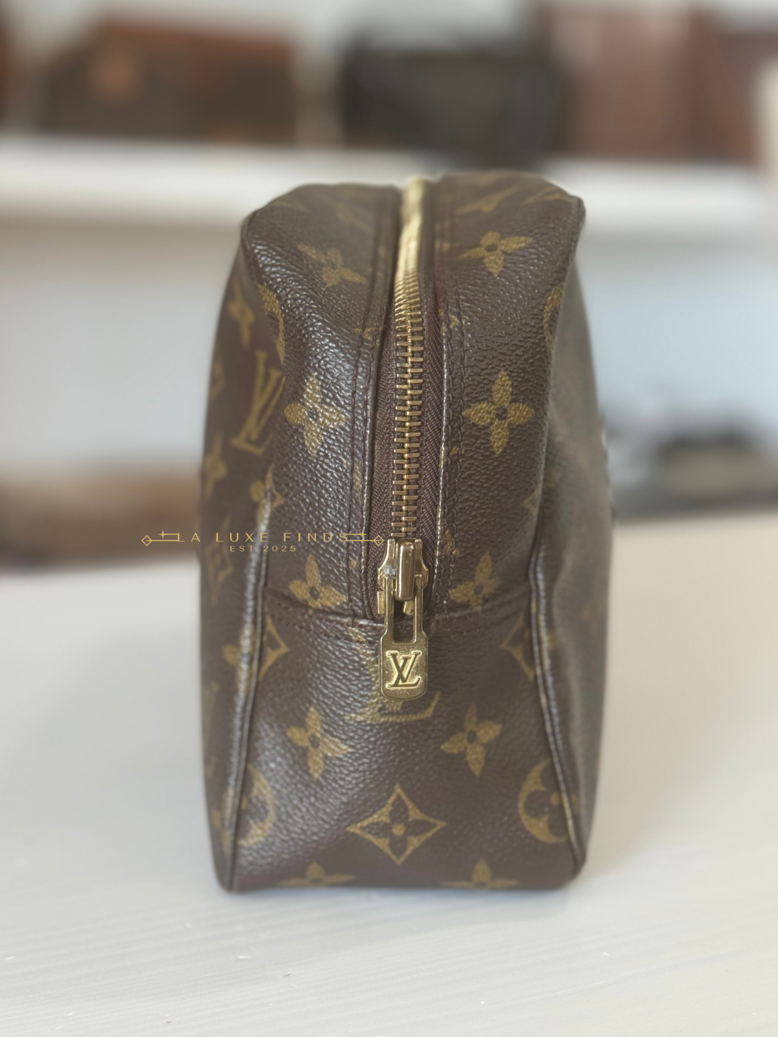 LOUIS VUITTON 1988 Monogram Trousse Toilette 28
