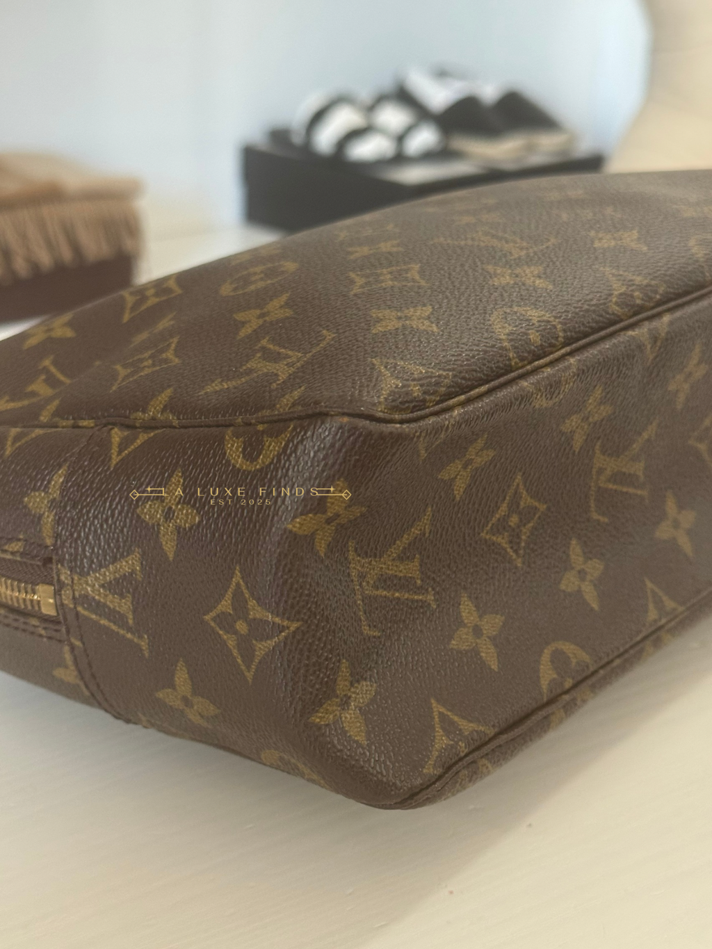 LOUIS VUITTON 1988 Monogram Trousse Toilette 28