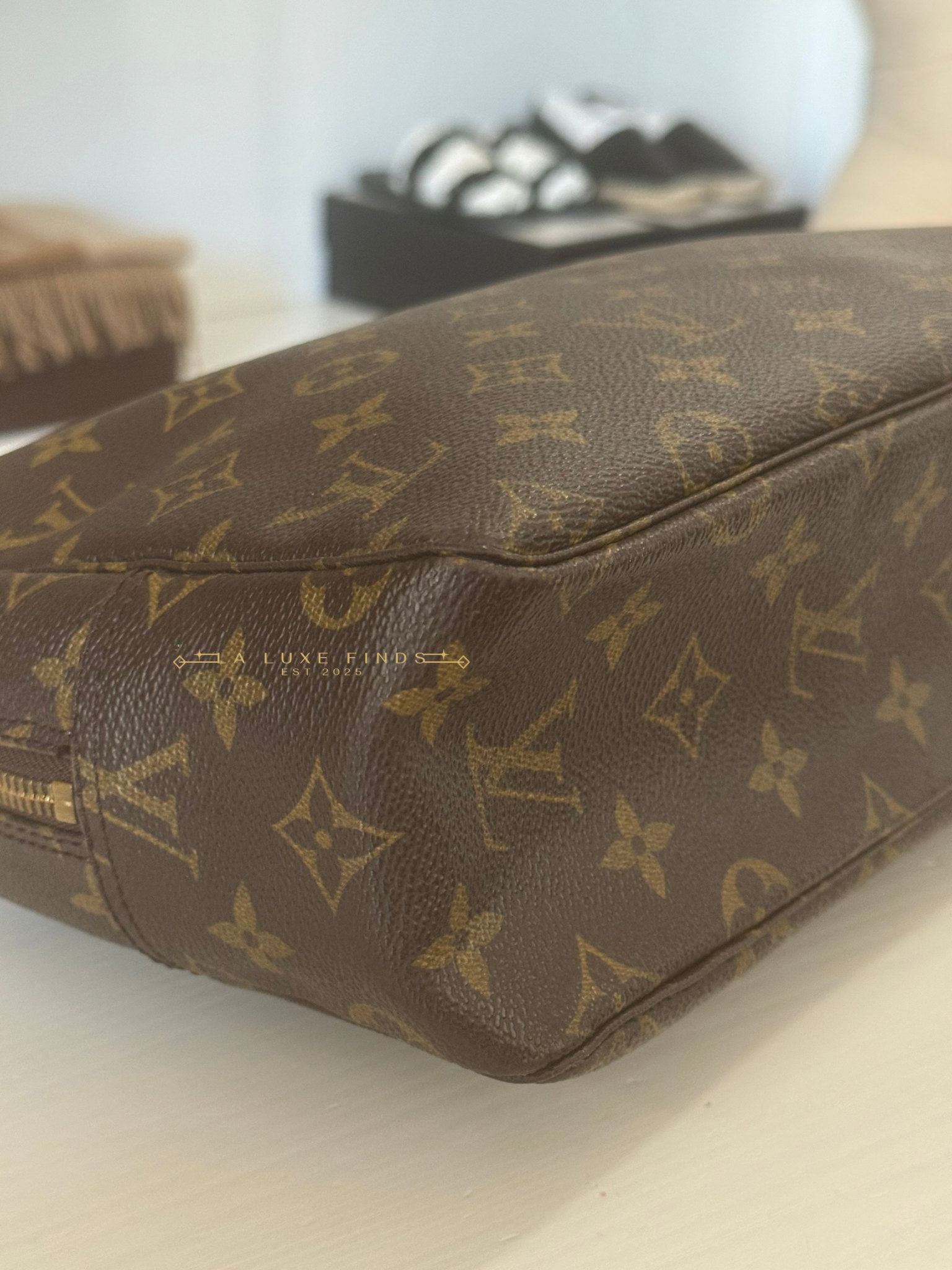 LOUIS VUITTON 1988 Monogram Trousse Toilette 28