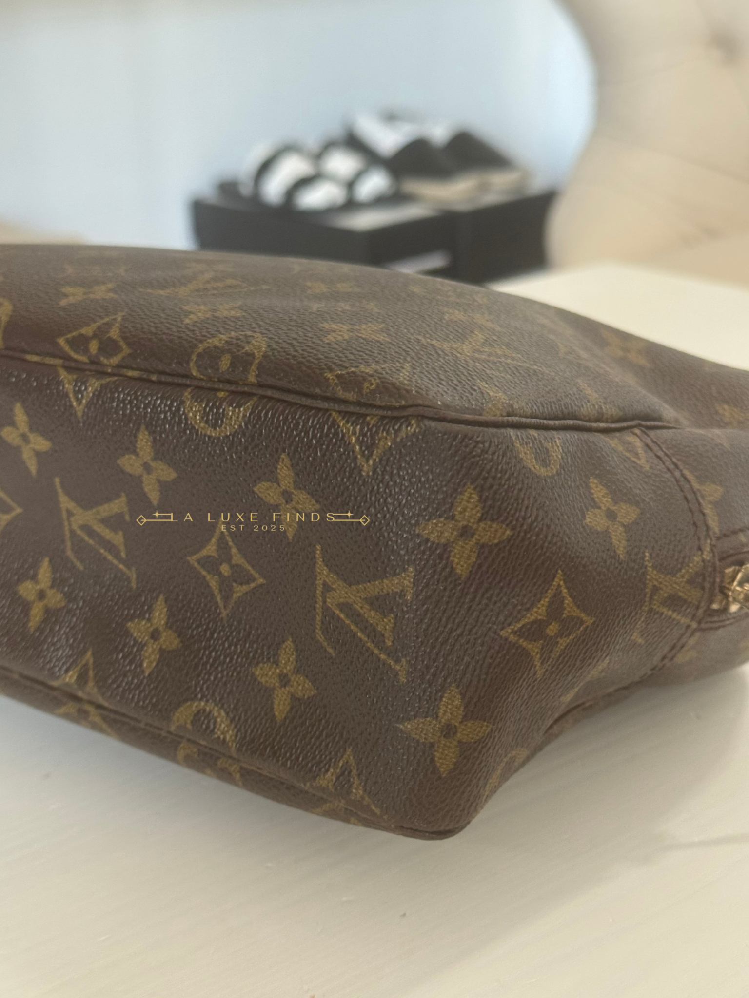 LOUIS VUITTON 1988 Monogram Trousse Toilette 28
