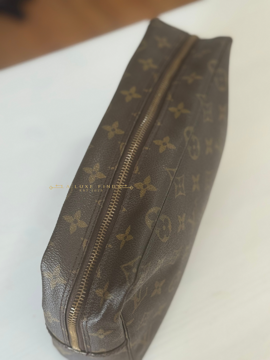 LOUIS VUITTON 1988 Monogram Trousse Toilette 28