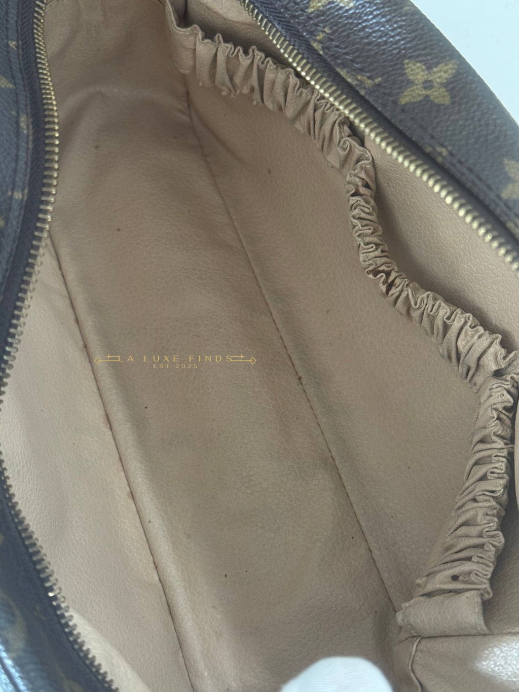 LOUIS VUITTON 1988 Monogram Trousse Toilette 28