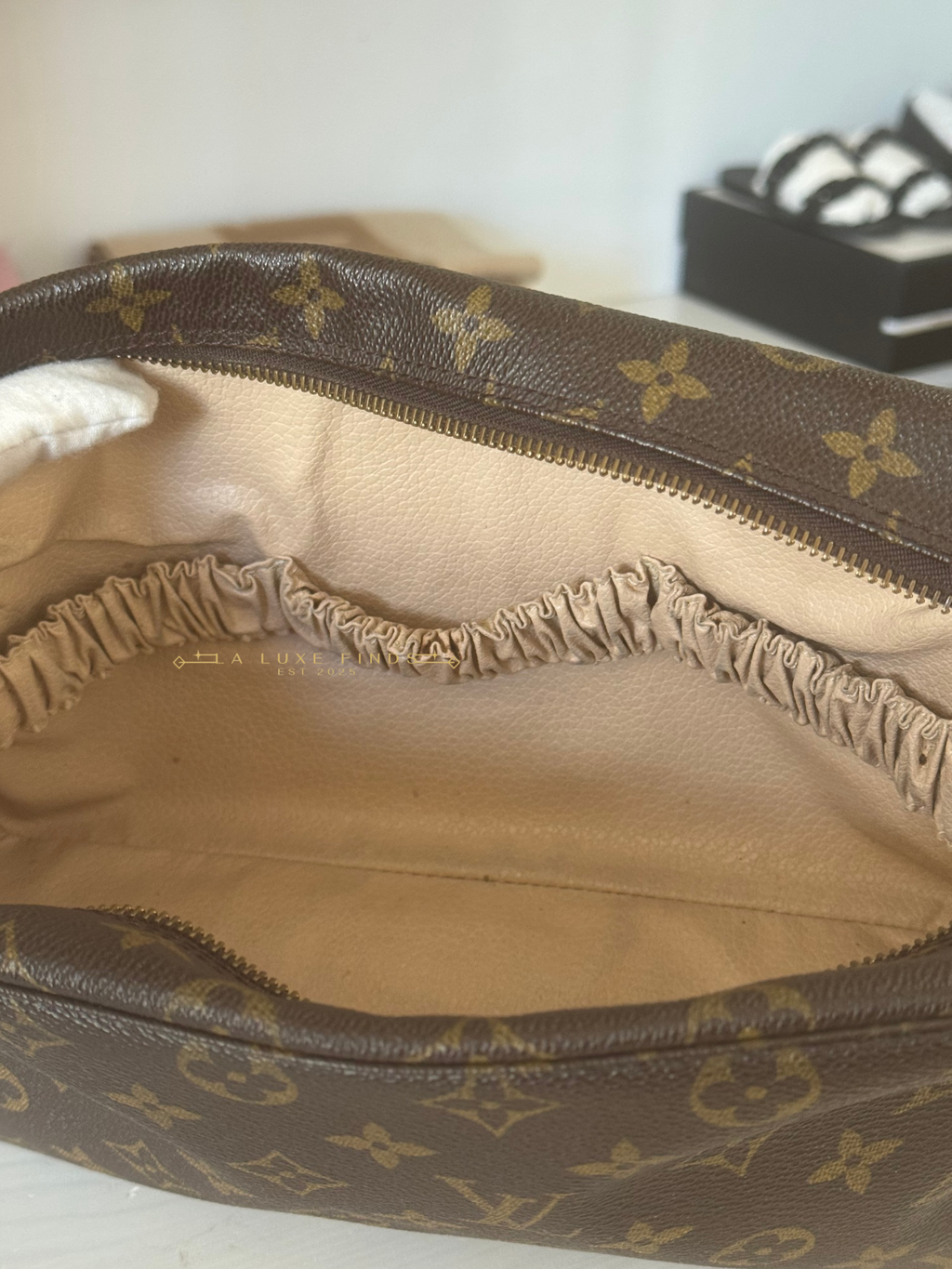 LOUIS VUITTON 1988 Monogram Trousse Toilette 28