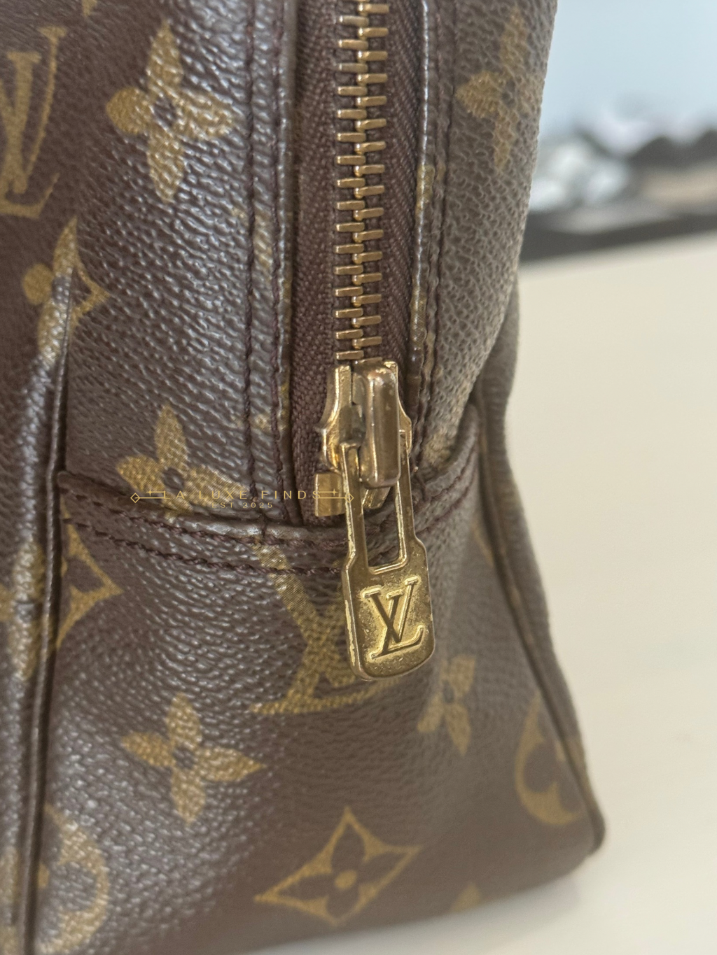 LOUIS VUITTON 1988 Monogram Trousse Toilette 28