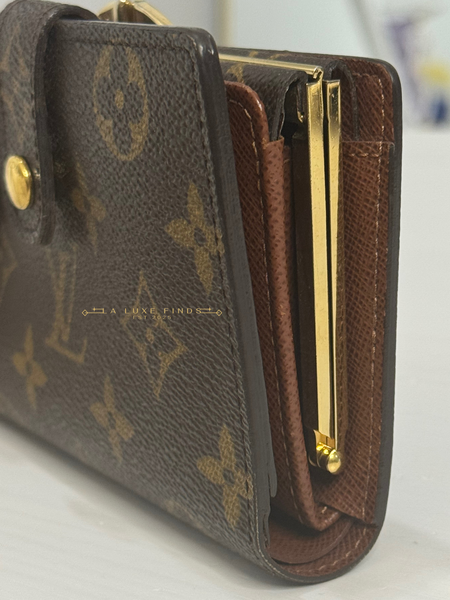 LOUIS VUITTON Monogram Kisslock Wallet