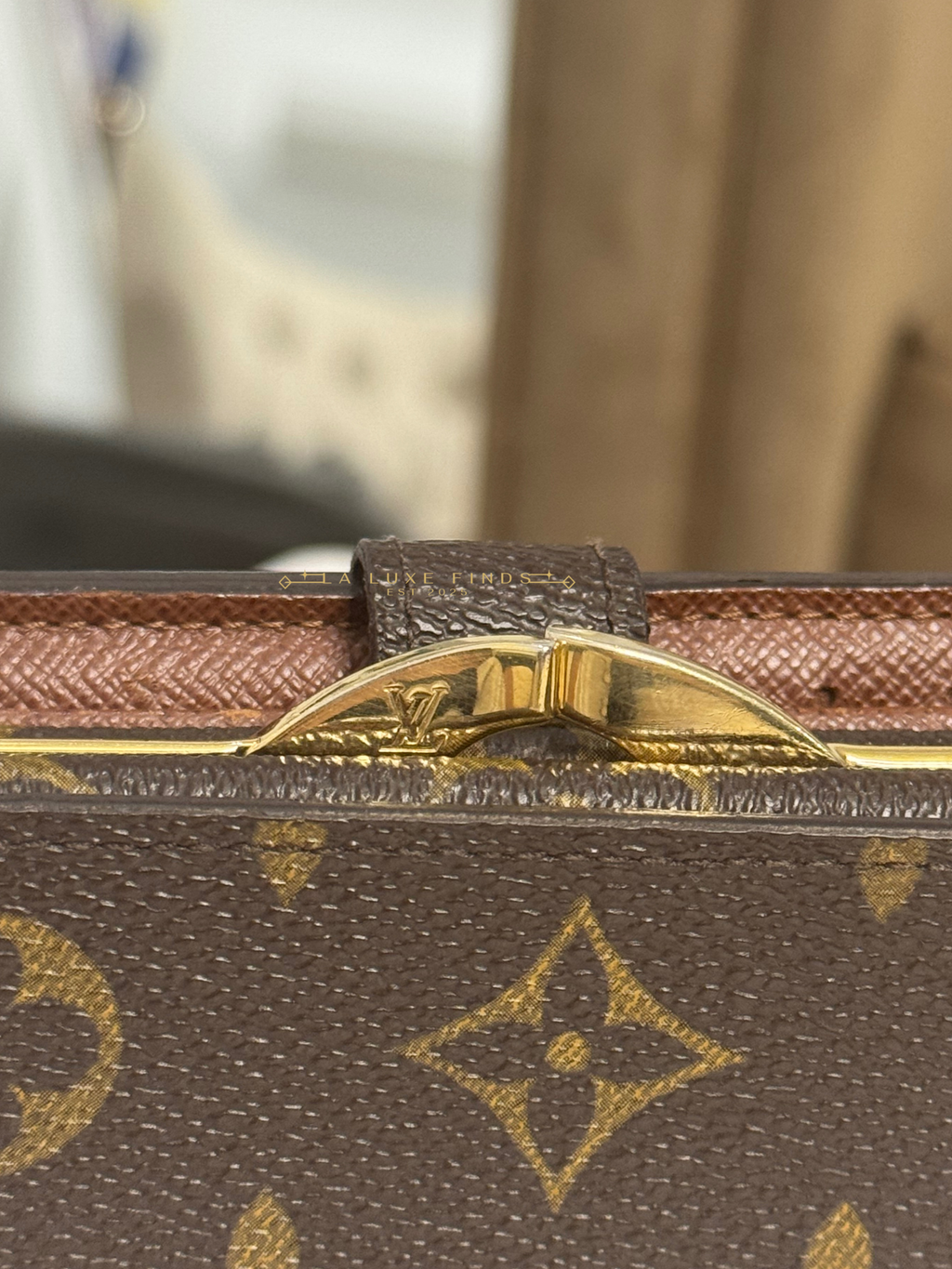 LOUIS VUITTON Monogram Kisslock Wallet