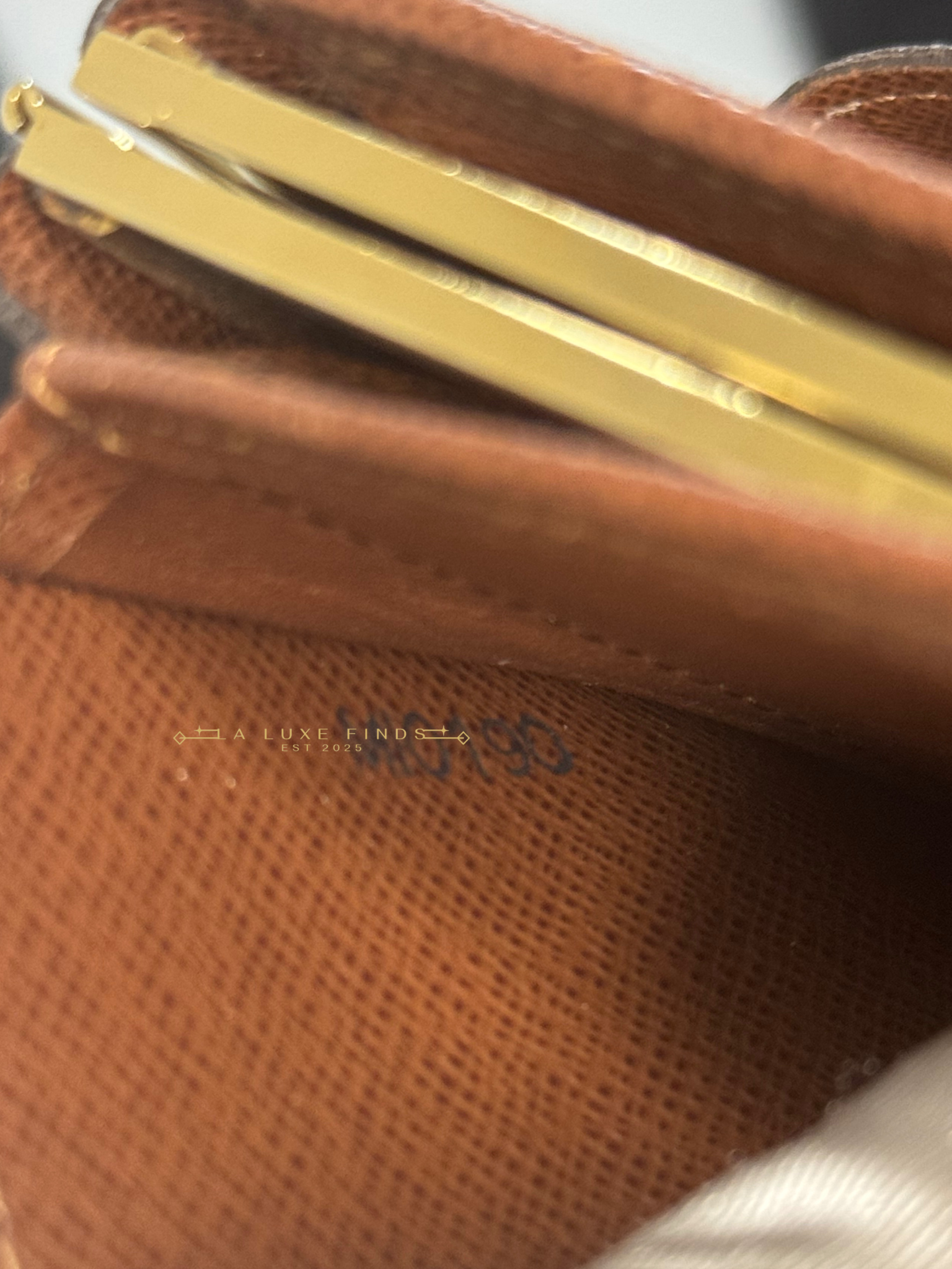 LOUIS VUITTON Monogram Kisslock Wallet