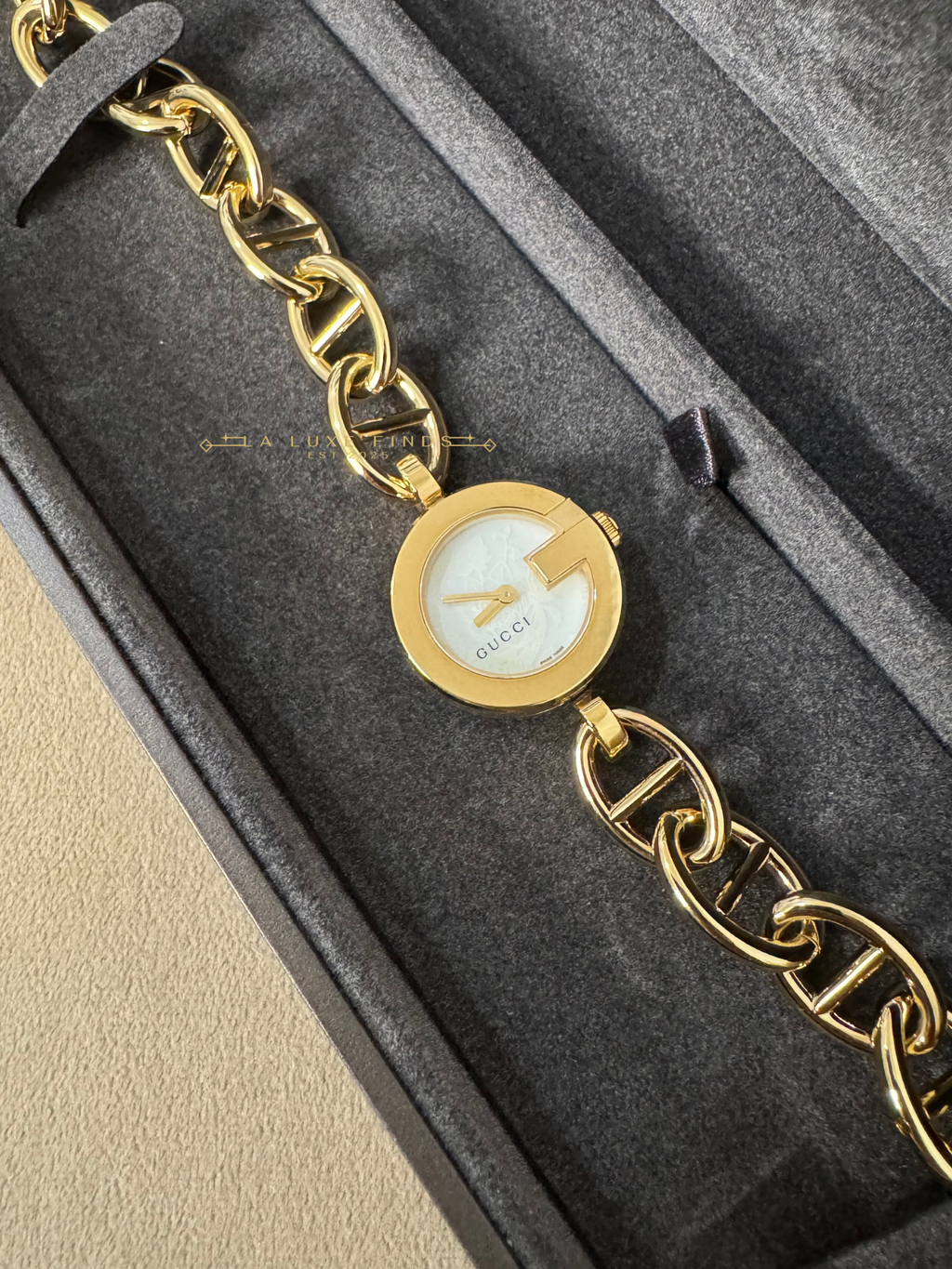 GUCCI 107G Mother of Pearl Gold Plated Watch