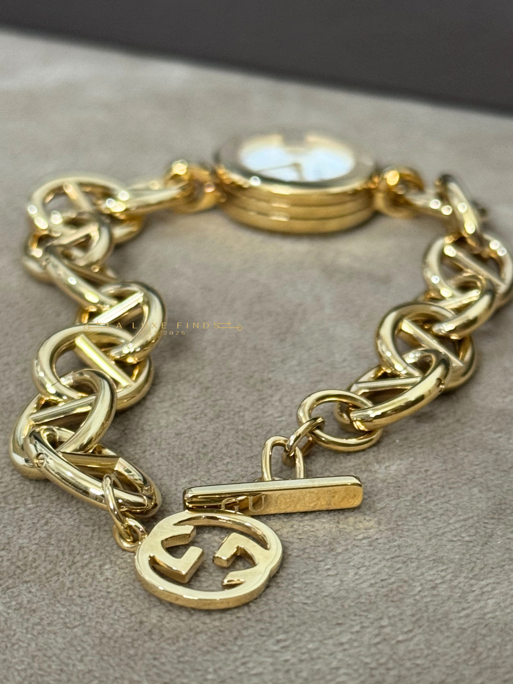 GUCCI 107G Mother of Pearl Gold Plated Watch