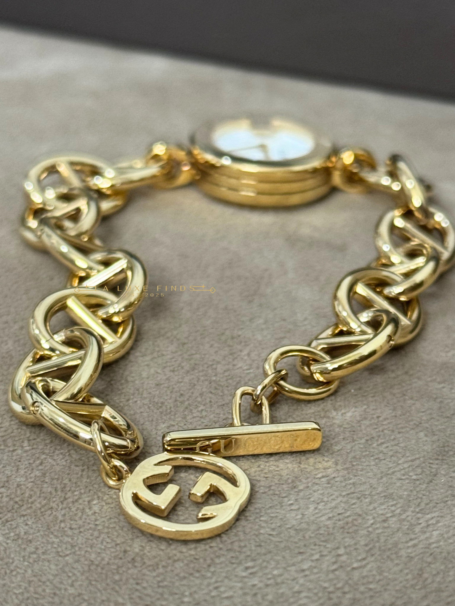 GUCCI 107G Mother of Pearl Gold Plated Watch